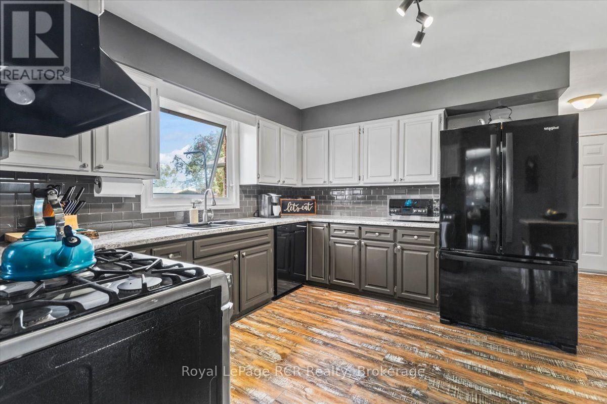 144 2nd Street, Hanover, Ontario  N4N 1A2 - Photo 11 - X13798656