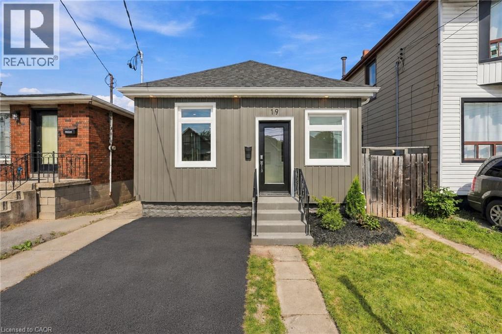 19 Vansitmart Avenue, Hamilton, Ontario  L8H 3A2 - Photo 1 - 40864057
