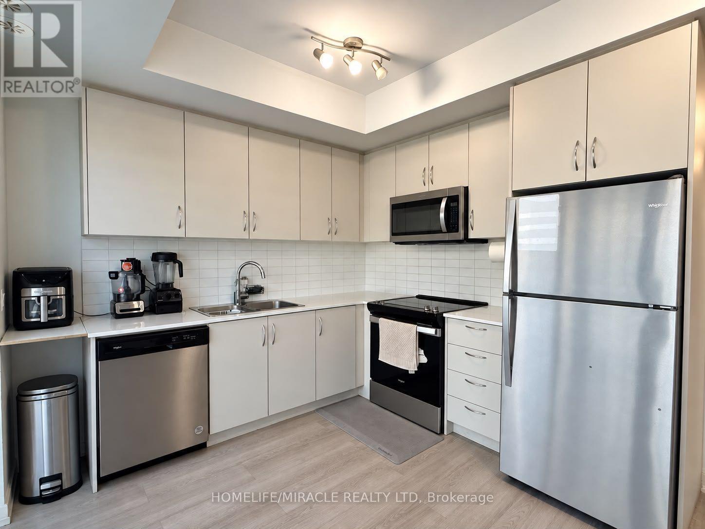 360 - 75 Attmar Drive, Brampton, Ontario  L6P 0Y6 - Photo 2 - W13798684