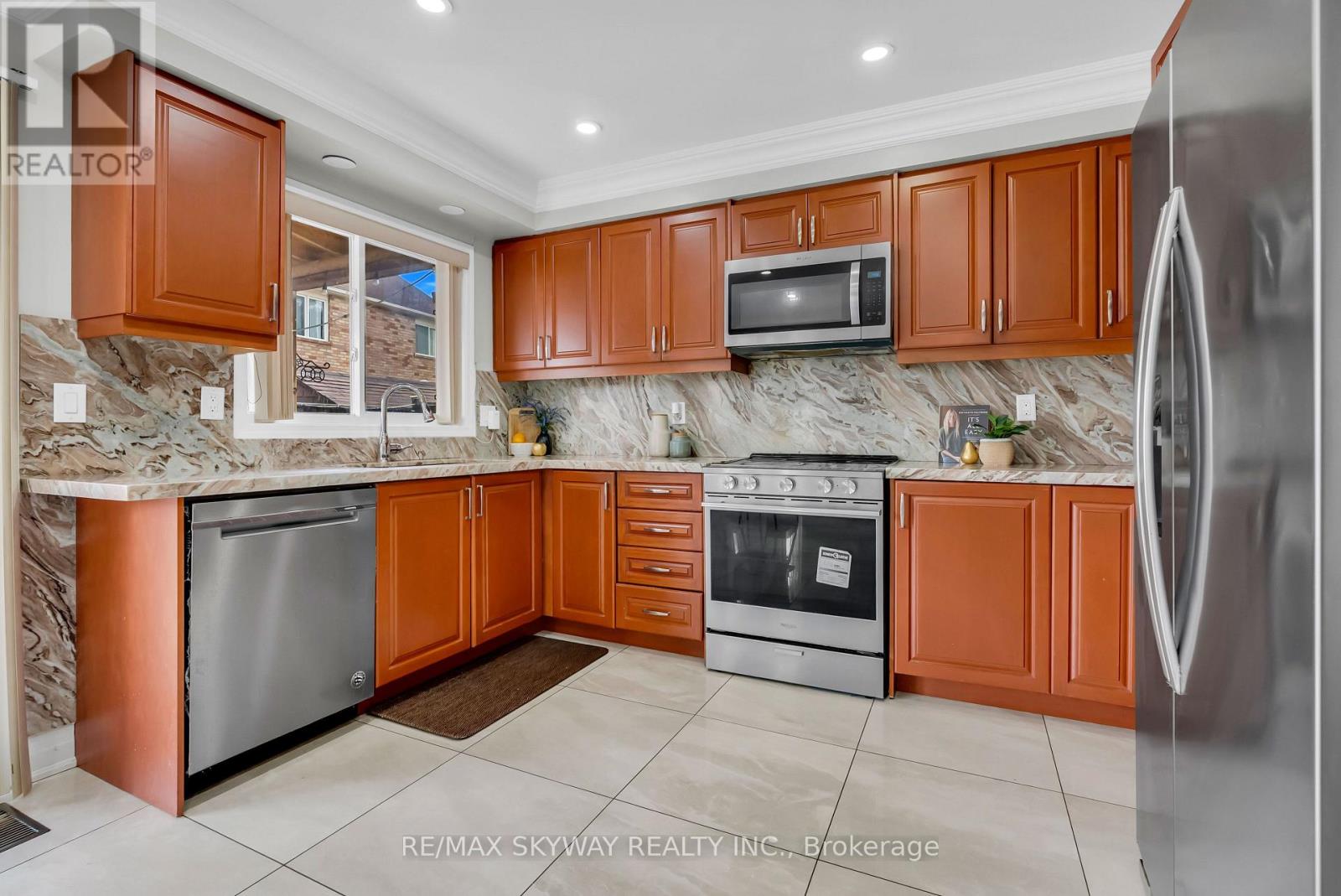 6214 Miriam Way, Mississauga (Lisgar), Ontario  L5N 8J6 - Photo 17 - W13798770