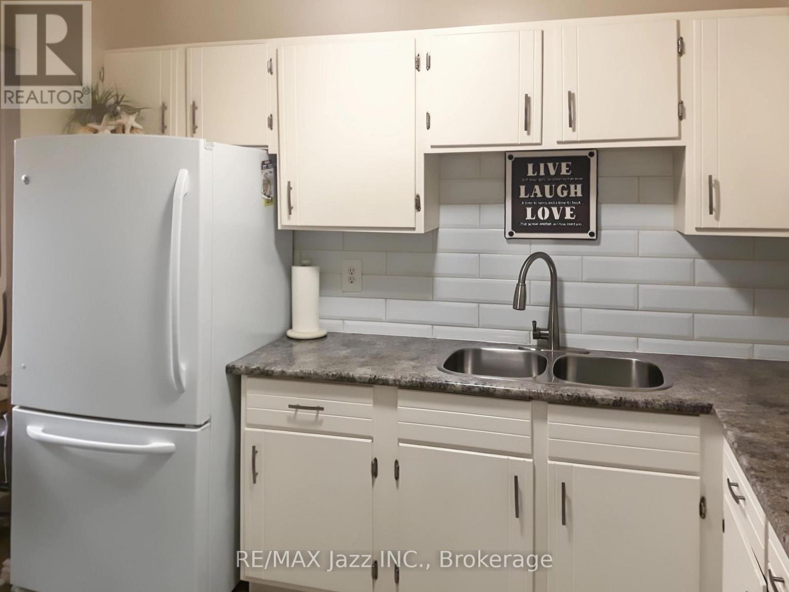 304 - 131 Taunton Road E, Oshawa, Ontario  L1G 3T8 - Photo 2 - E13764532