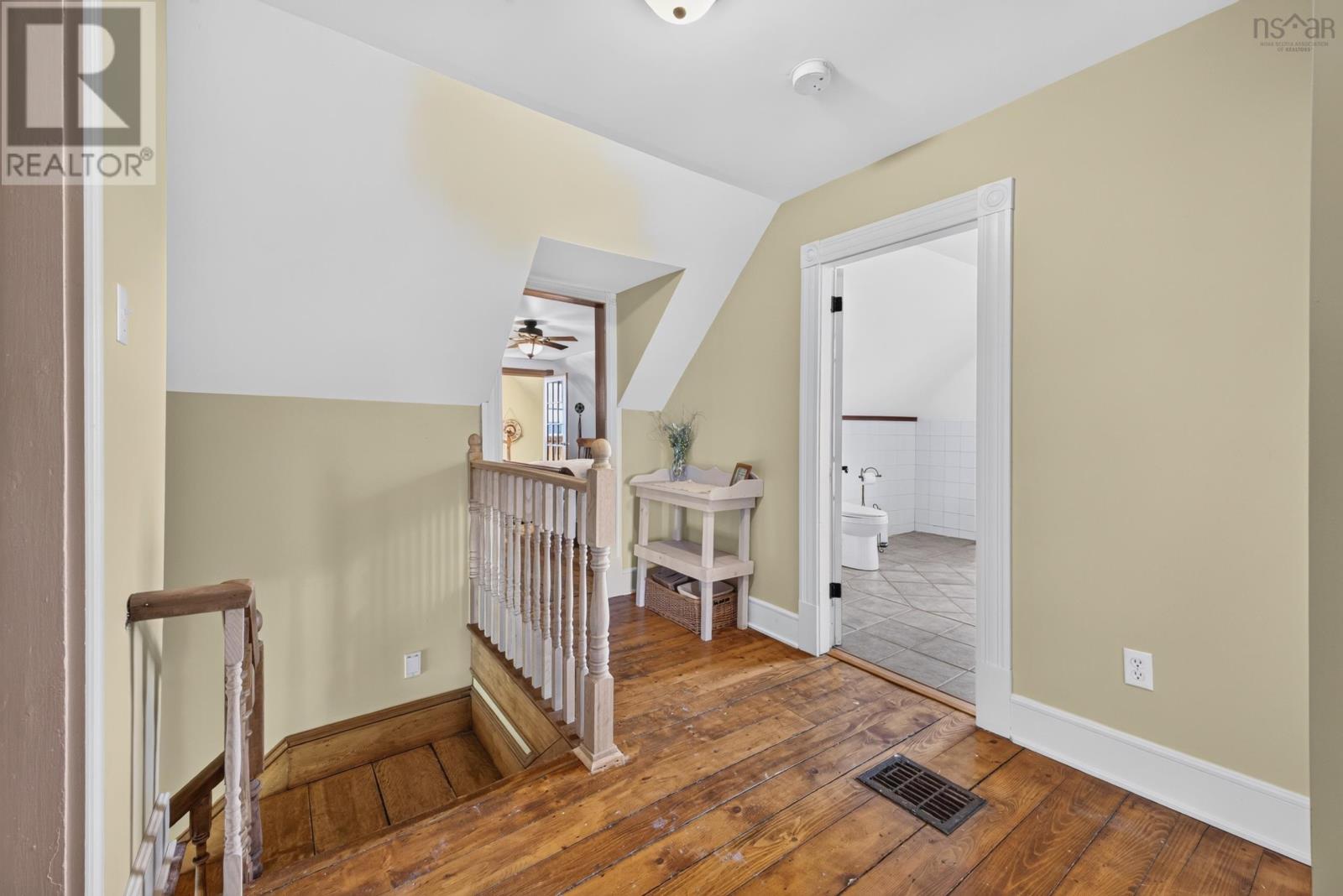 103 MAPLE Avenue photo 36