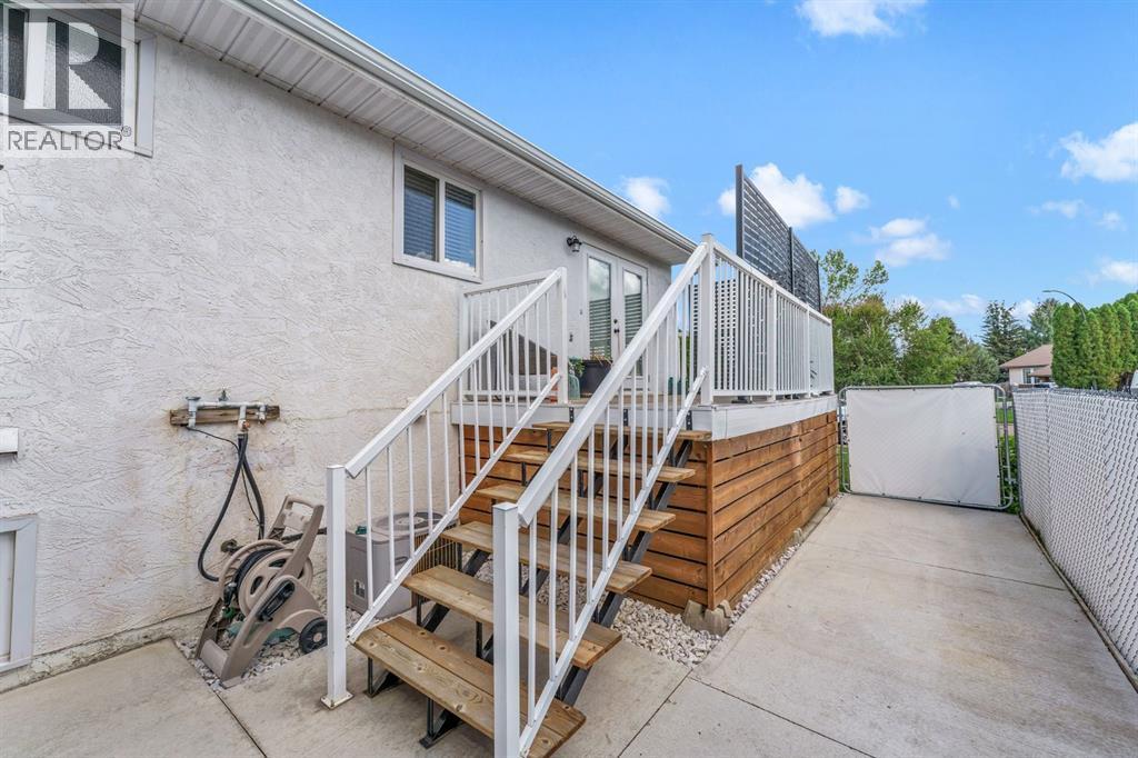 3 Ross Heights Place Se, Medicine Hat, Alberta  T1B 2E5 - Photo 41 - A2345400
