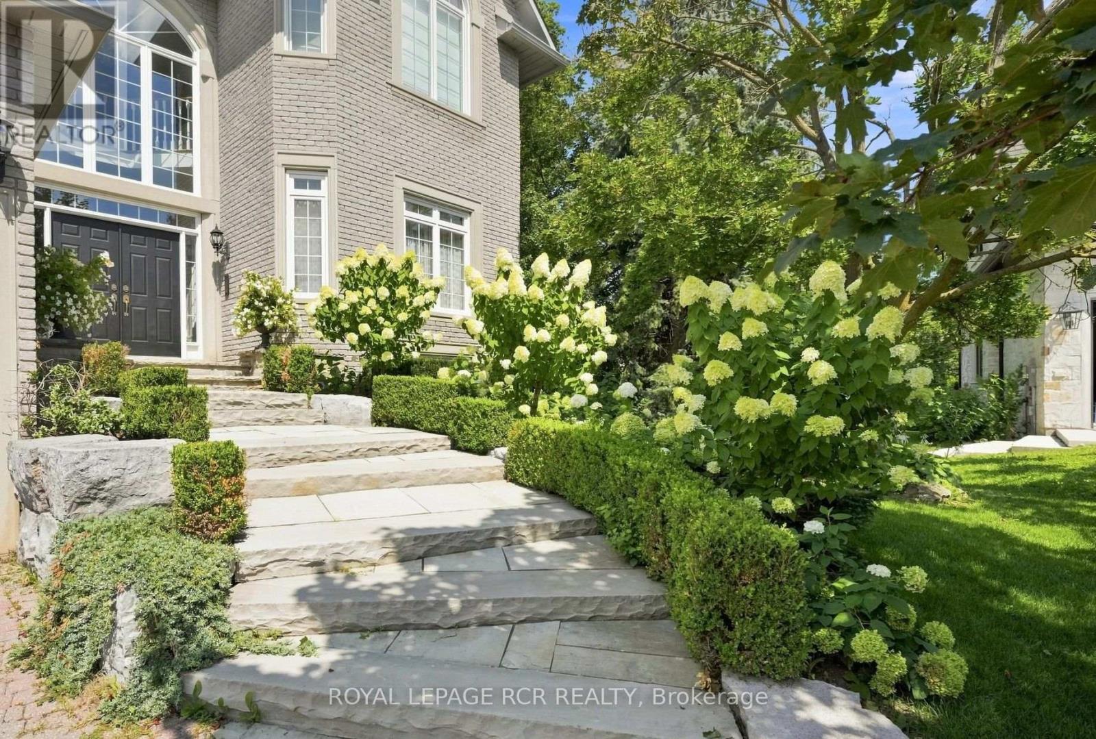 193 Sherwood Place, Newmarket, Ontario  L3Y 8E5 - Photo 2 - N13786946