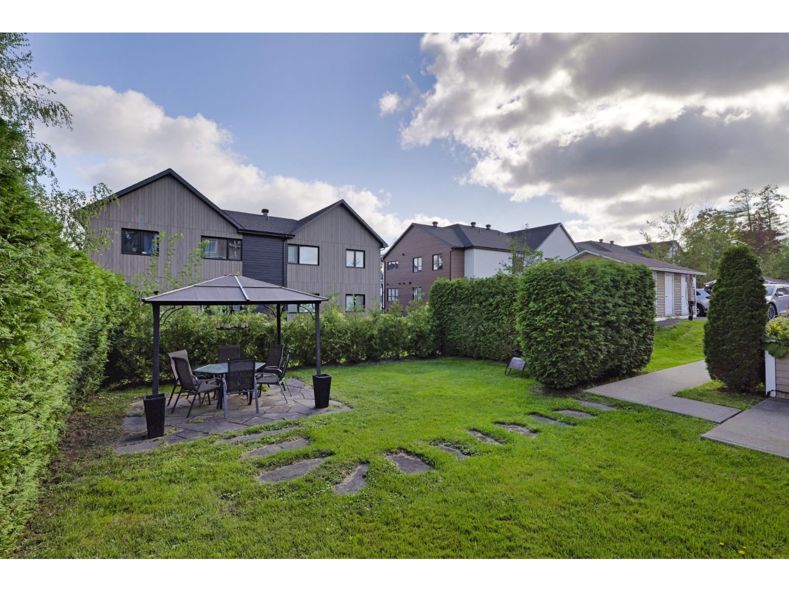 617 Rue de Hatley Magog Quebec Canada J1X0H2 4