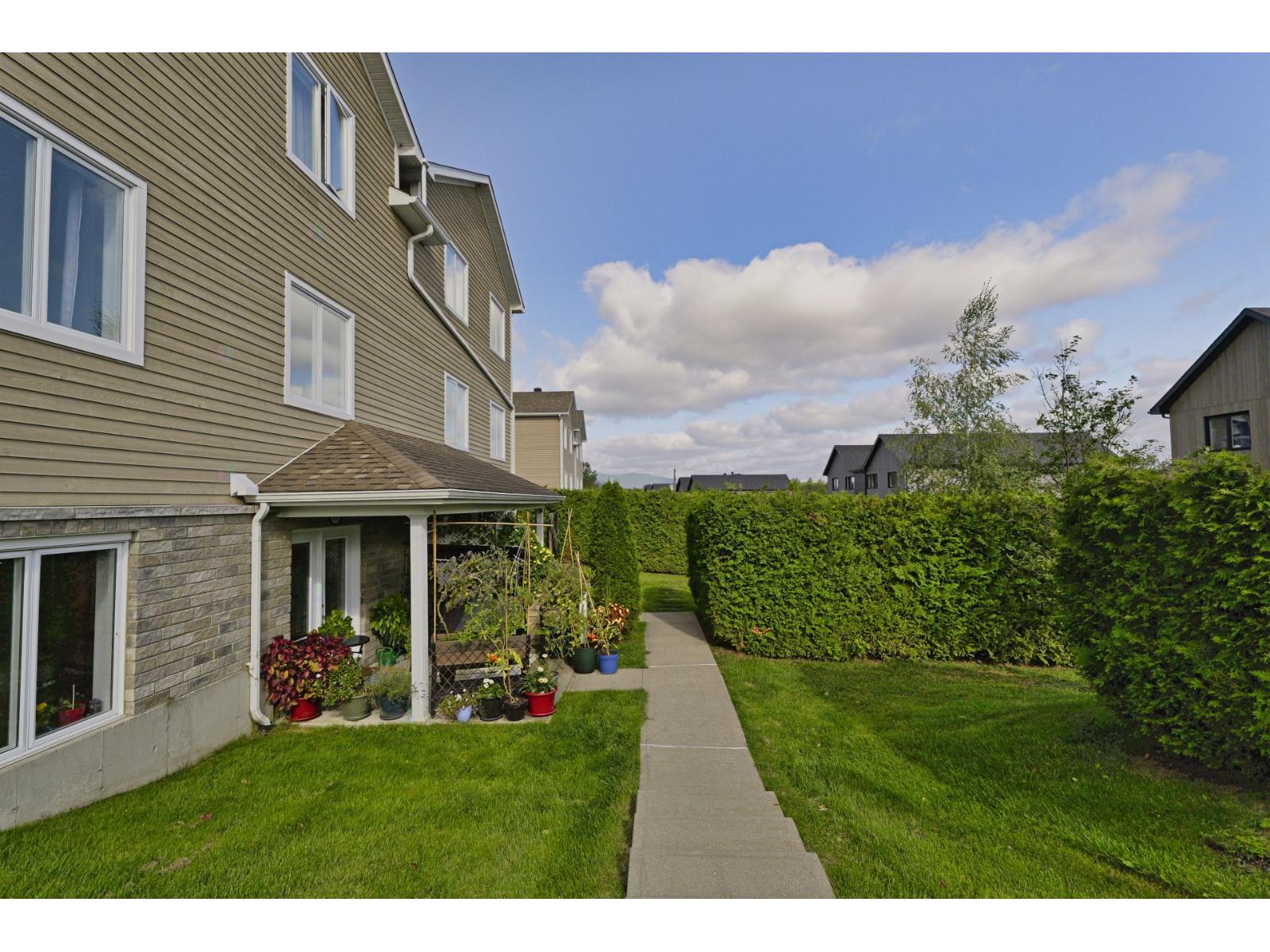 617 Rue de Hatley Magog Quebec Canada J1X0H2 3