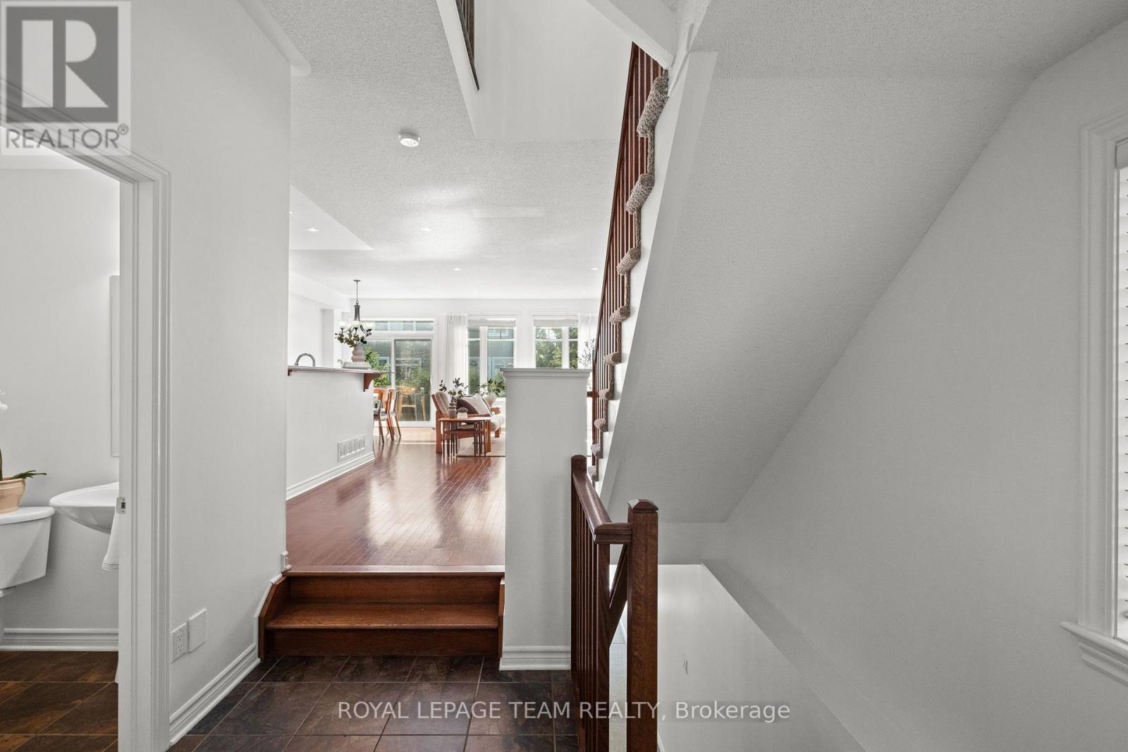 118 Abetti Ridge, Ottawa, Ontario K2J 0Y6 - Photo 3 - X13798862