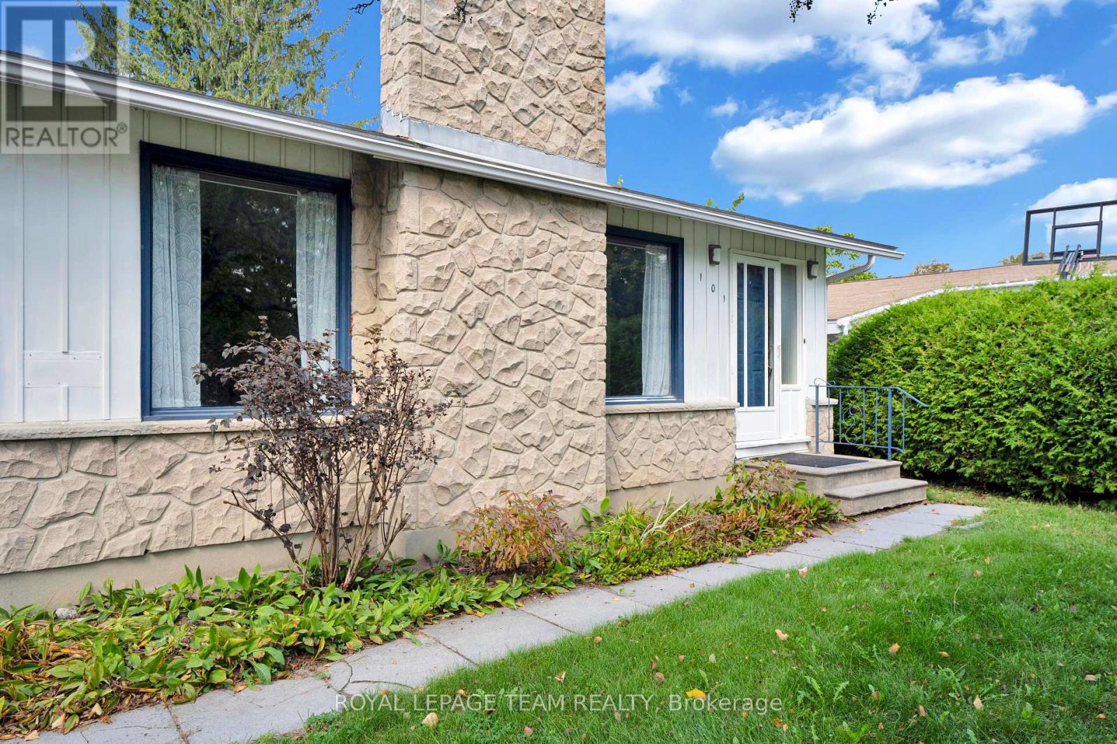 101 Country Lane W, Ottawa, Ontario  K2L 1J4 - Photo 3 - X13798902