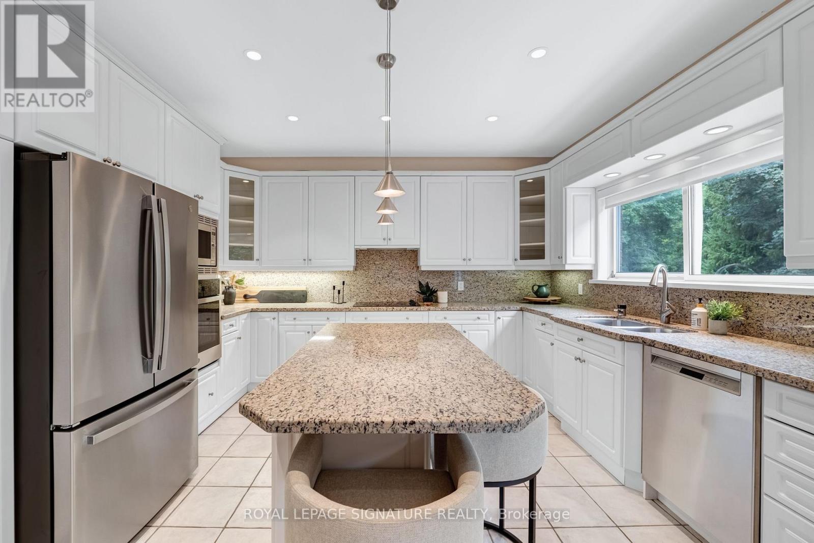 88 Garnier Court, Toronto (Bayview Woods-Steeles), Ontario  M2M 4C9 - Photo 11 - C13798858