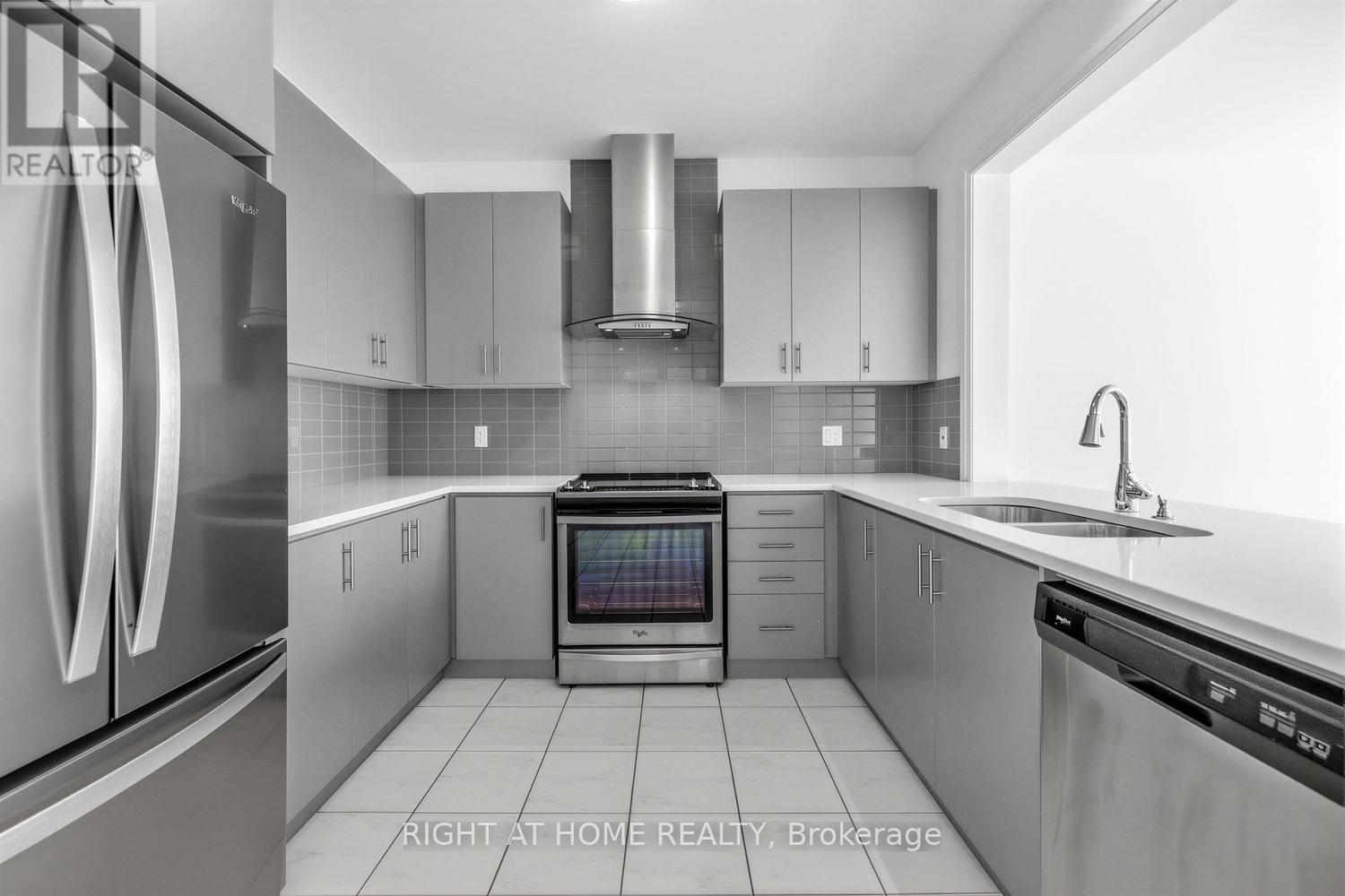 6 Gillivary Drive, Whitby, Ontario  L1P 0C9 - Photo 9 - E13798934