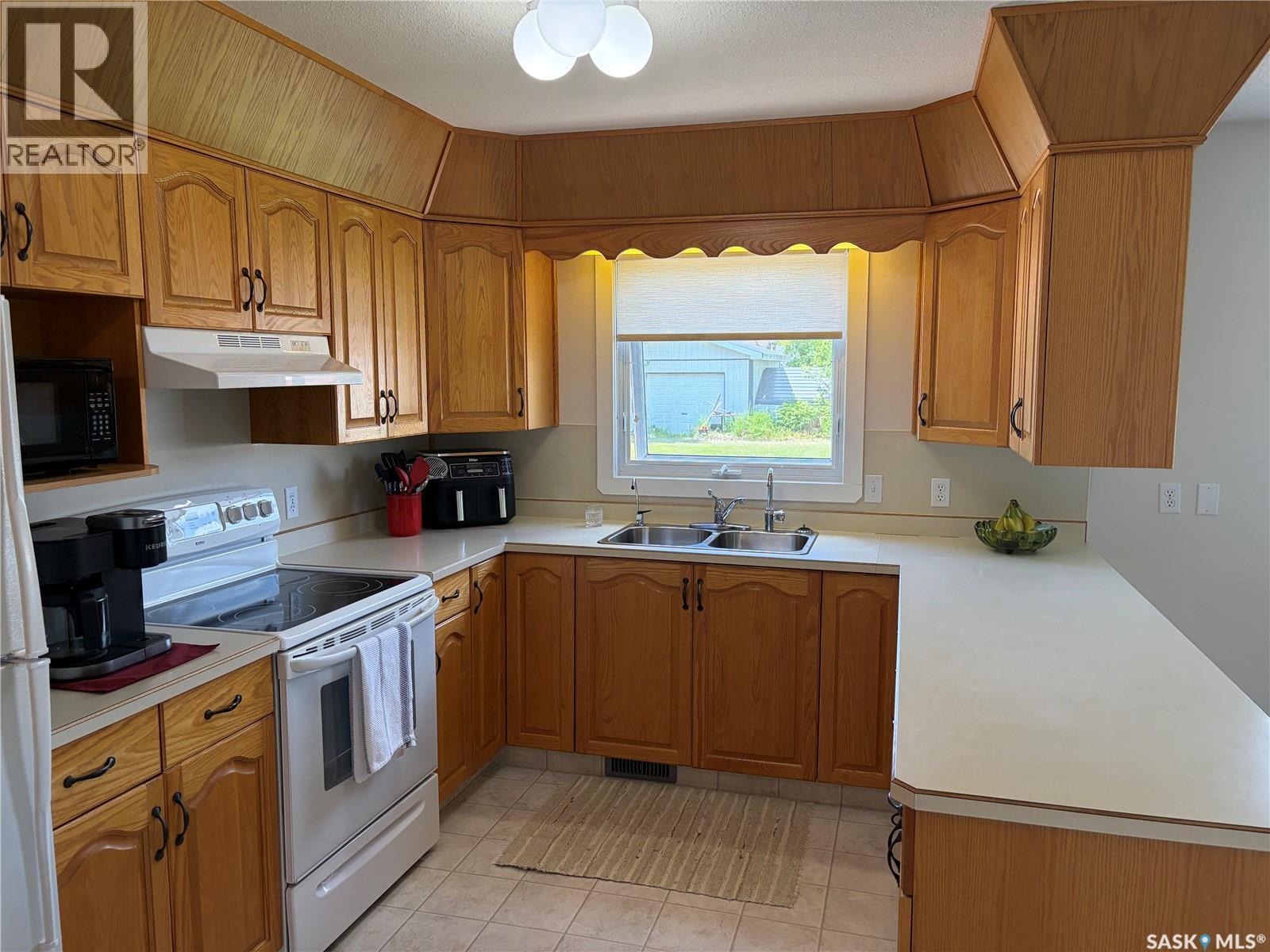 201 1st Street, Kelvington, Saskatchewan  S0A 1W0 - Photo 11 - SK041875