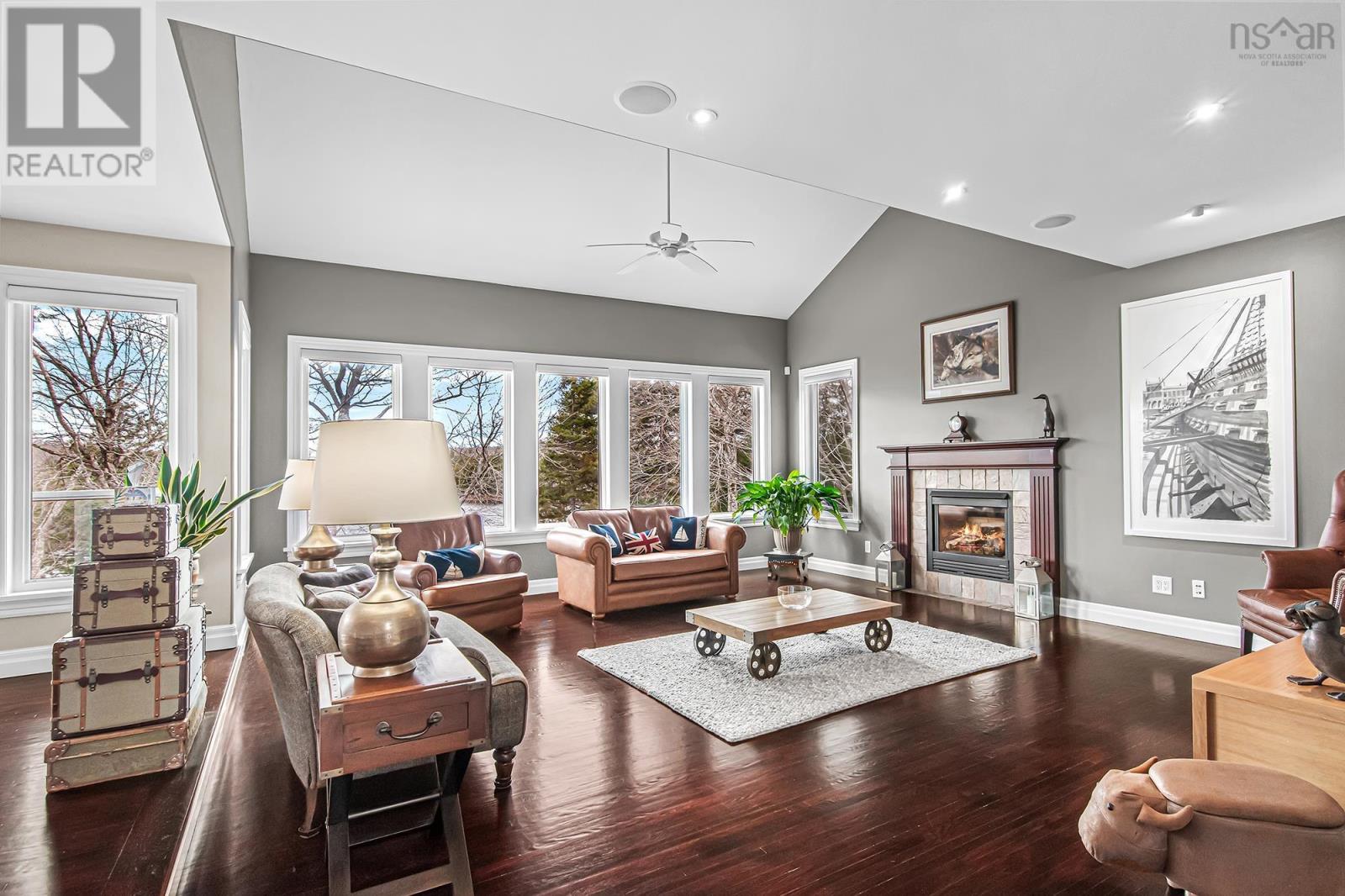 158 Thompson Run photo 5