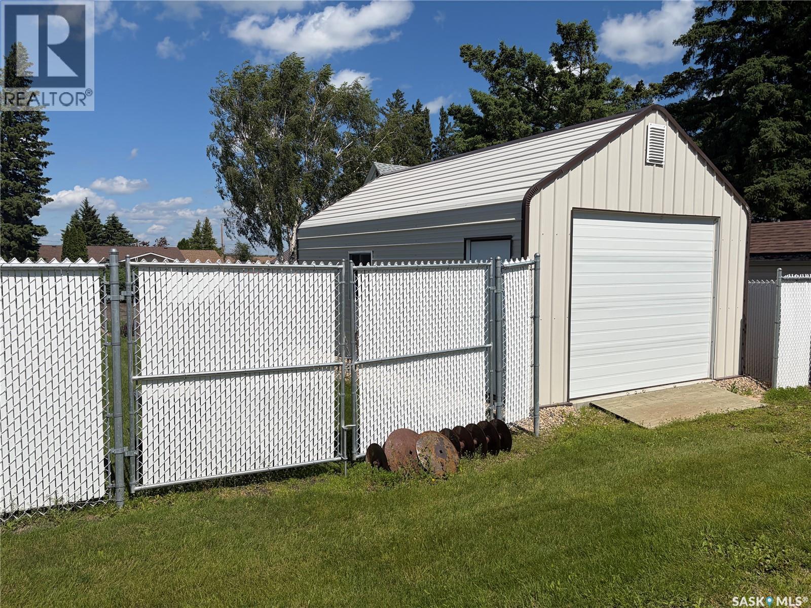 201 1st Street, Kelvington, Saskatchewan  S0A 1W0 - Photo 44 - SK041875