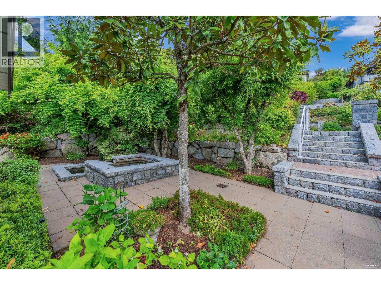 2673 Folkestone Way, West Vancouver, British Columbia  V7S 3H8 - Photo 4 - R3130335