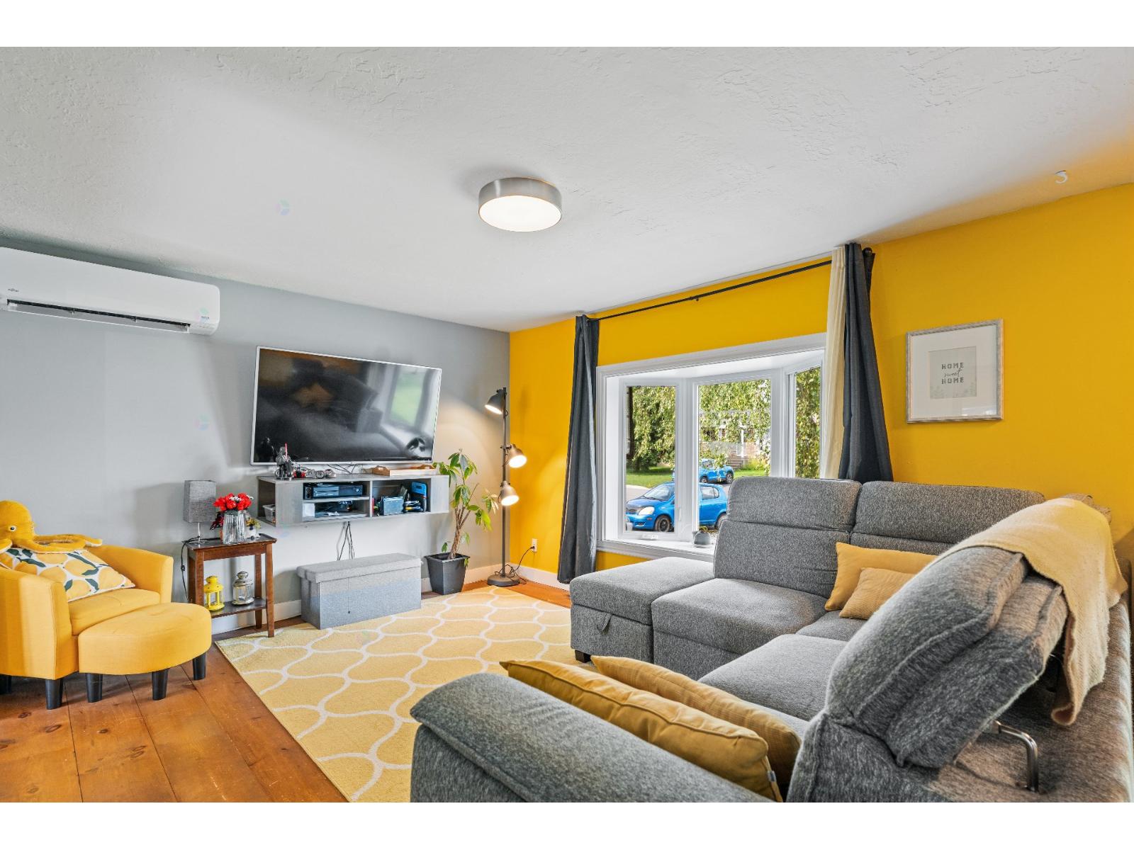 136 Rue Brassard Saint-Jean-sur-Richelieu Quebec Canada J3B4E6 5