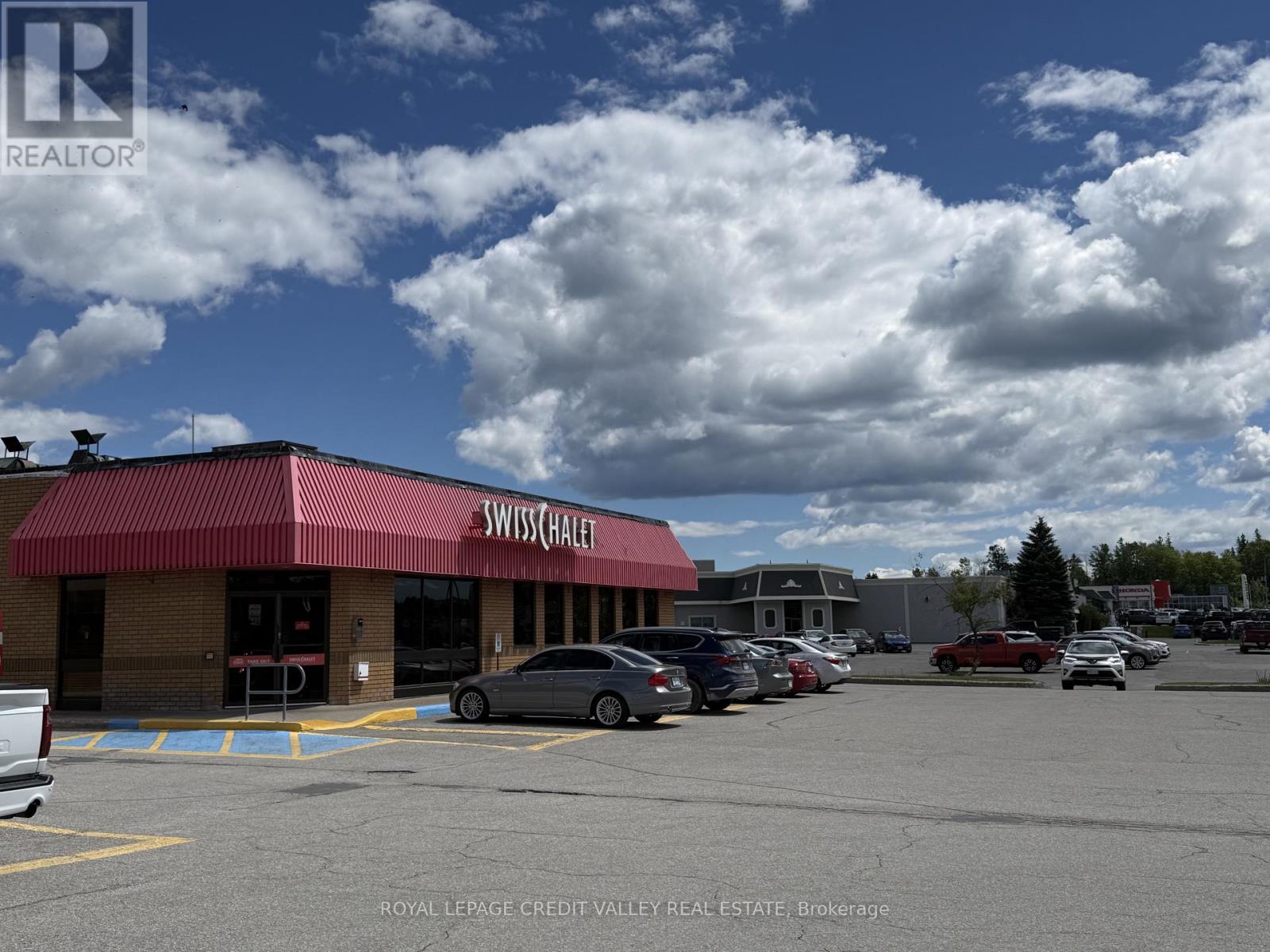 380 Memorial Avenue, Orillia, Ontario  L3V 6K8 - Photo 2 - S13471310