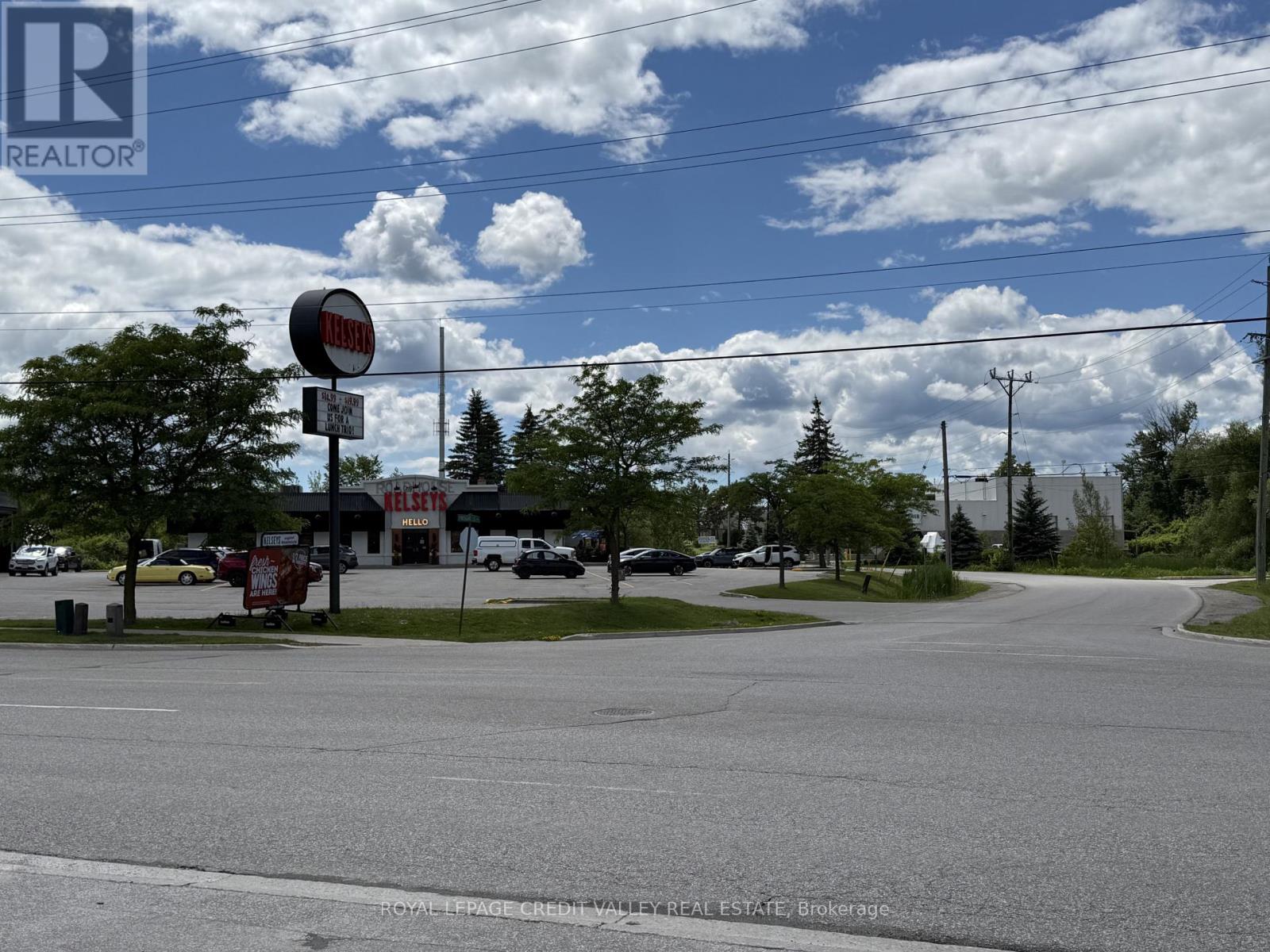380 Memorial Avenue, Orillia, Ontario  L3V 6K8 - Photo 4 - S13471310