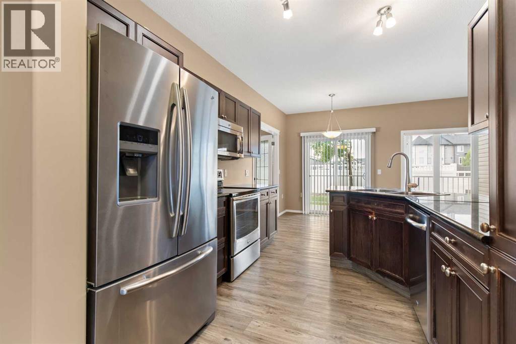 94 Somerset Lane Se, Medicine Hat, Alberta  T1B 0E8 - Photo 4 - A2345238