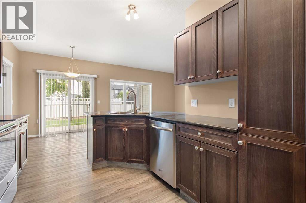 94 Somerset Lane Se, Medicine Hat, Alberta  T1B 0E8 - Photo 6 - A2345238