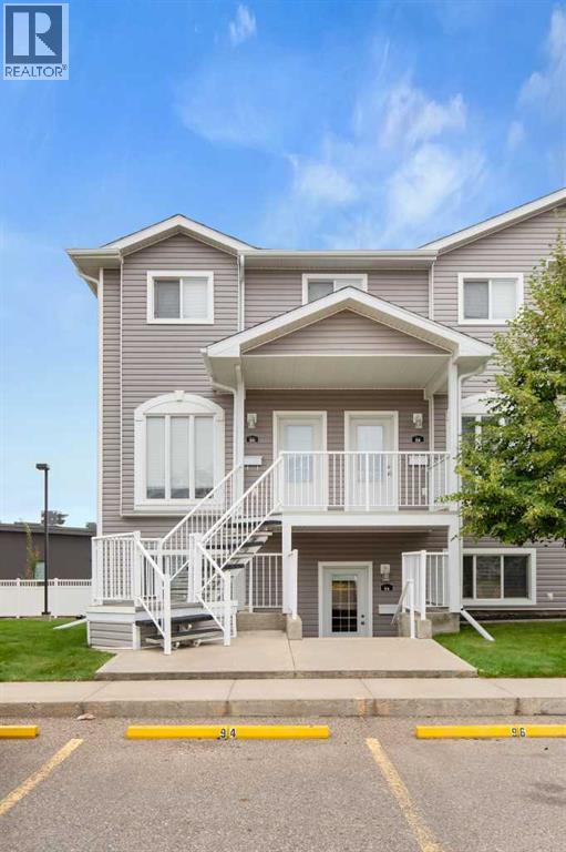 94 Somerset Lane Se, Medicine Hat, Alberta  T1B 0E8 - Photo 1 - A2345238