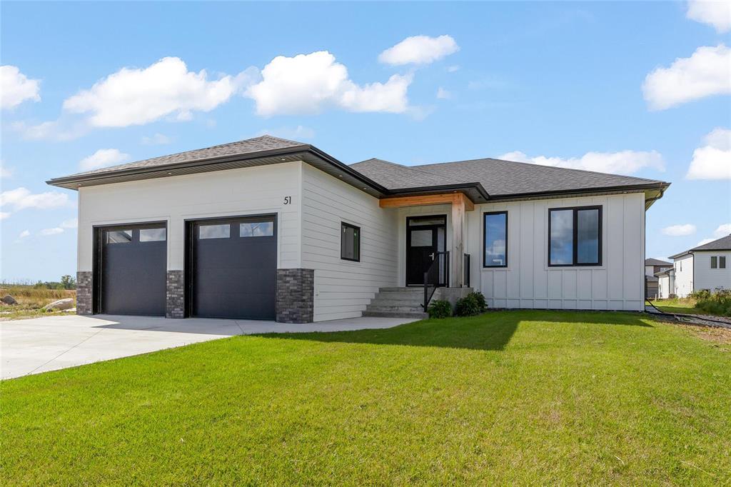 51 Carrera Cove, Steinbach, Manitoba  R5G 2Y3 - Photo 0 - 202623212