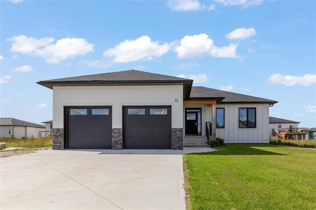 51 Carrera Cove, Steinbach, Manitoba  R5G 2Y3 - Photo 1 - 202623212