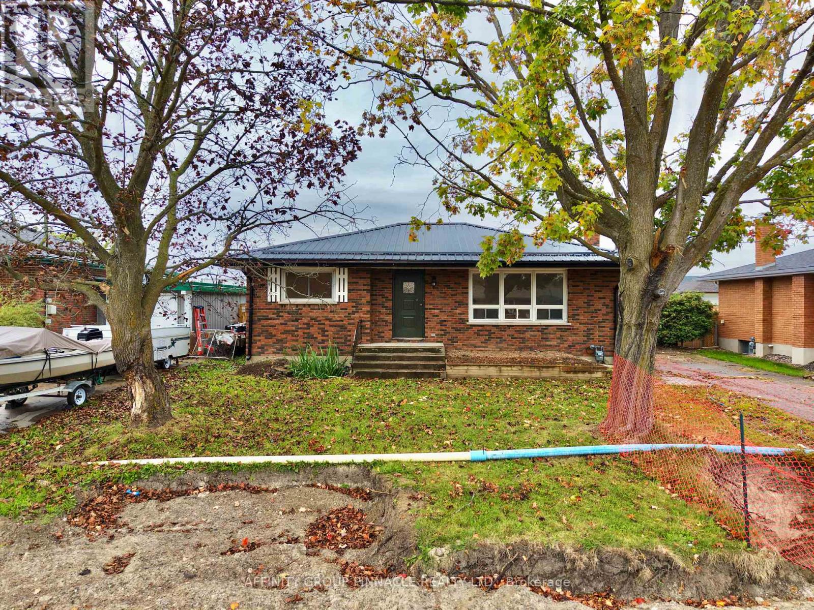 92 St Patrick Street, Kawartha Lakes, Ontario  K9V 1R6 - Photo 2 - X13799020