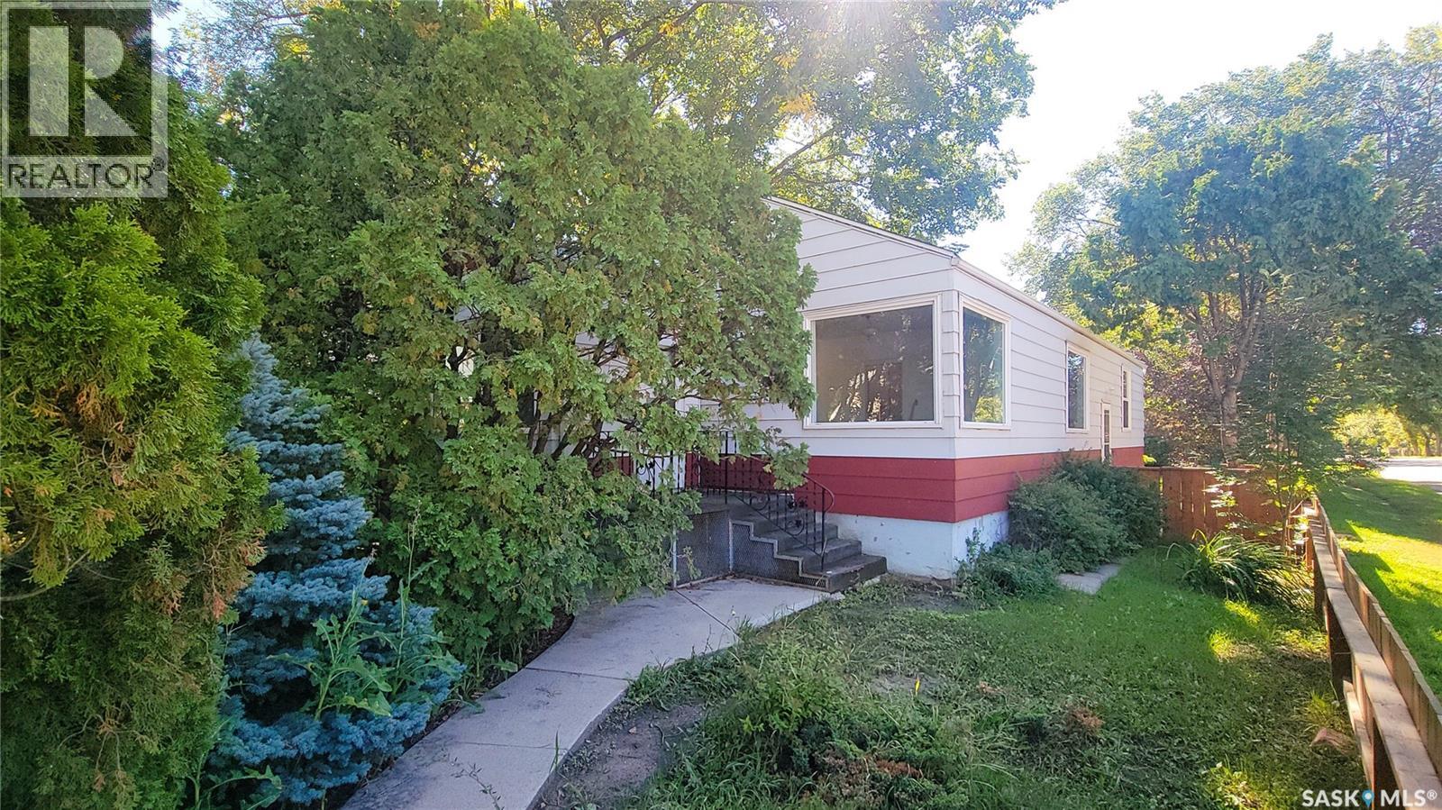 421 29th Street W, Saskatoon, Saskatchewan  S7L 0M3 - Photo 2 - SK048706