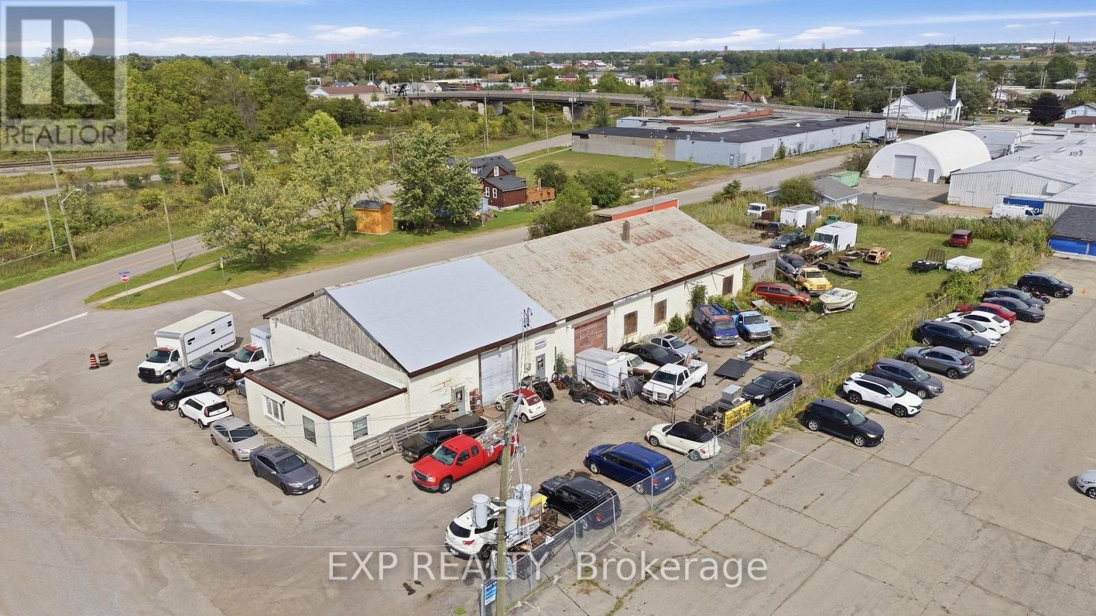 77 Bowden Street, Fort Erie, Ontario  L2A 6P7 - Photo 2 - X13799244