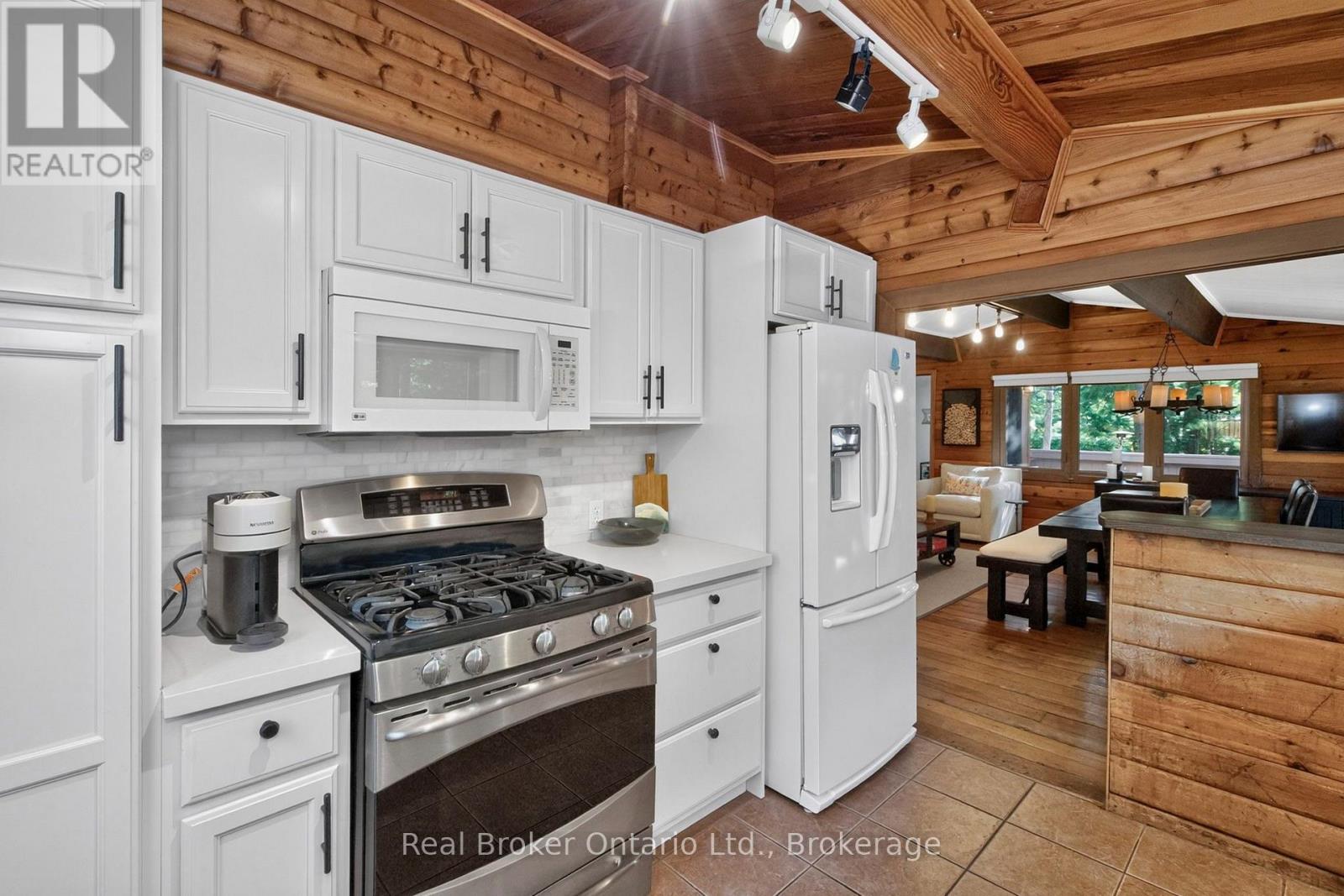 121 Lefaive Road, Tiny, Ontario L0L 2J0 - Photo 14 - S13799086