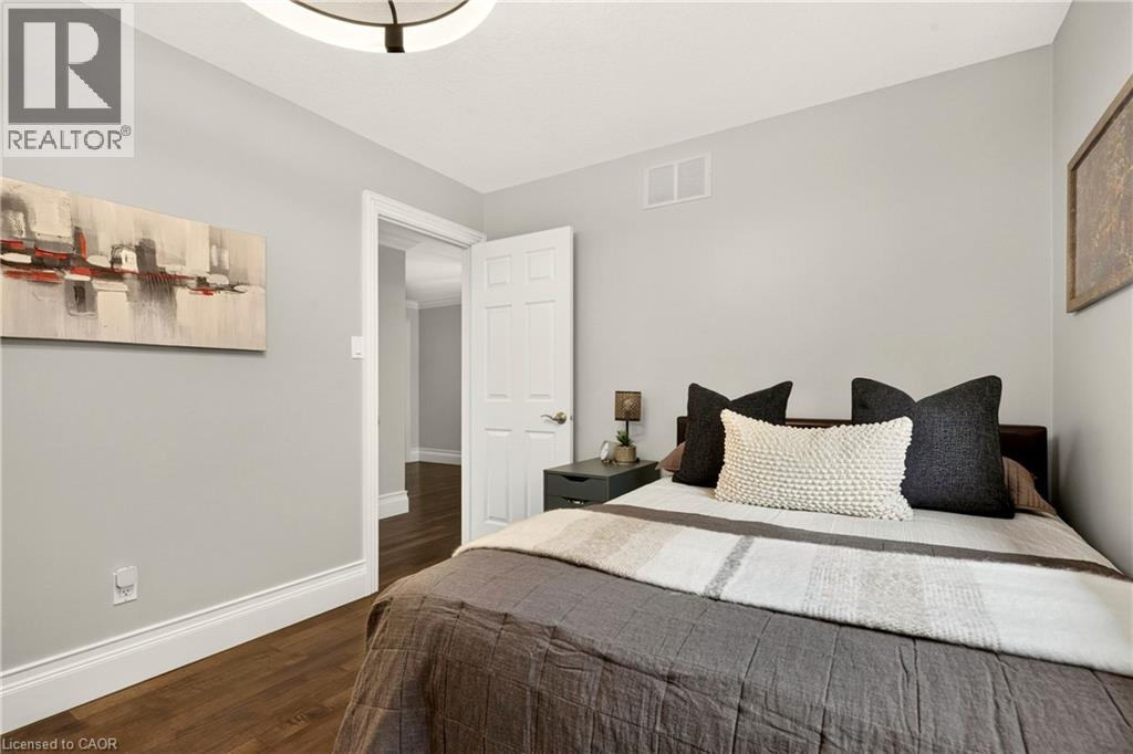 667 Sandcherry Drive, Burlington, Ontario  L7T 4L4 - Photo 32 - 40864392