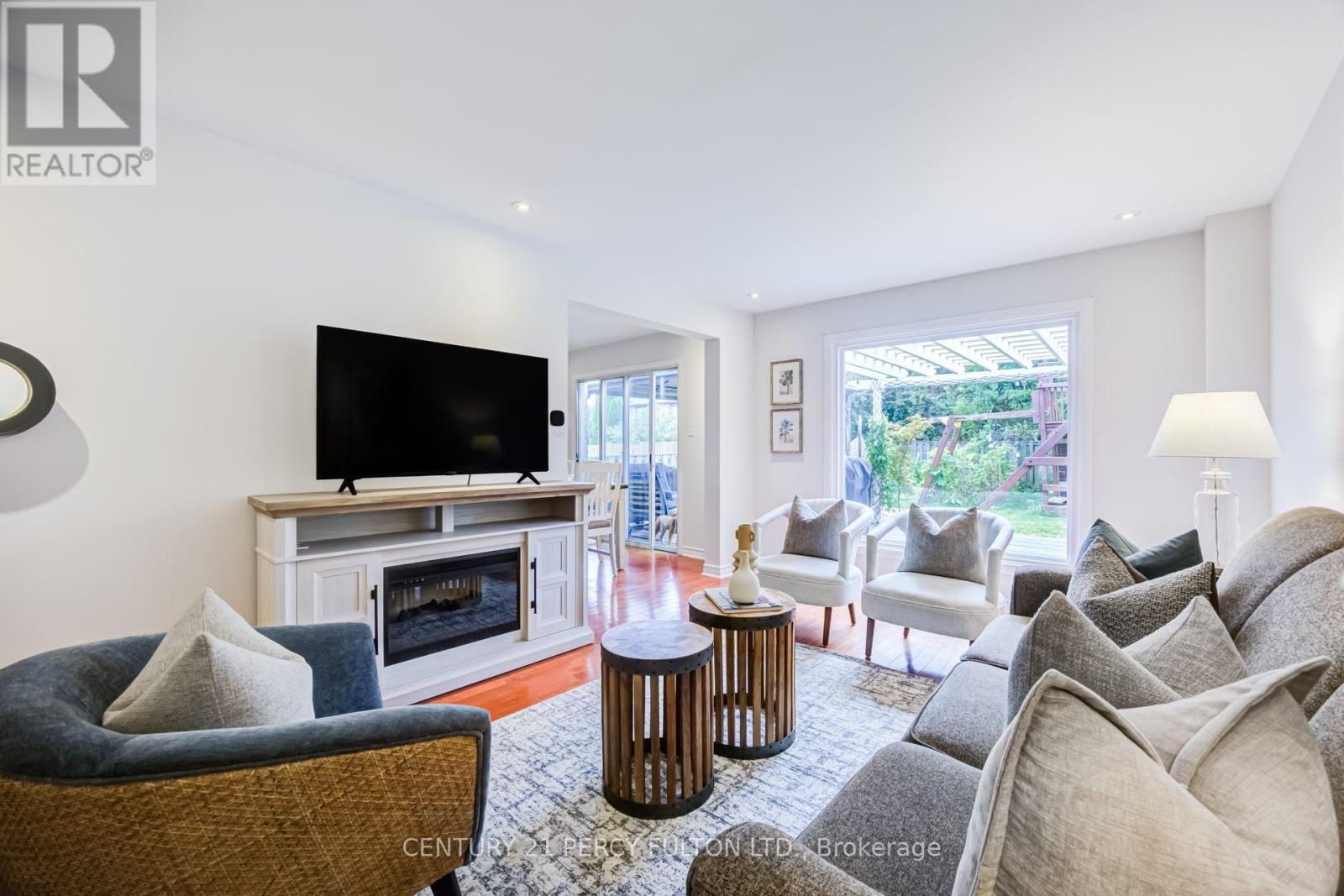 608 Beckworth Square, Pickering, Ontario  L1V 3X4 - Photo 3 - E13799146