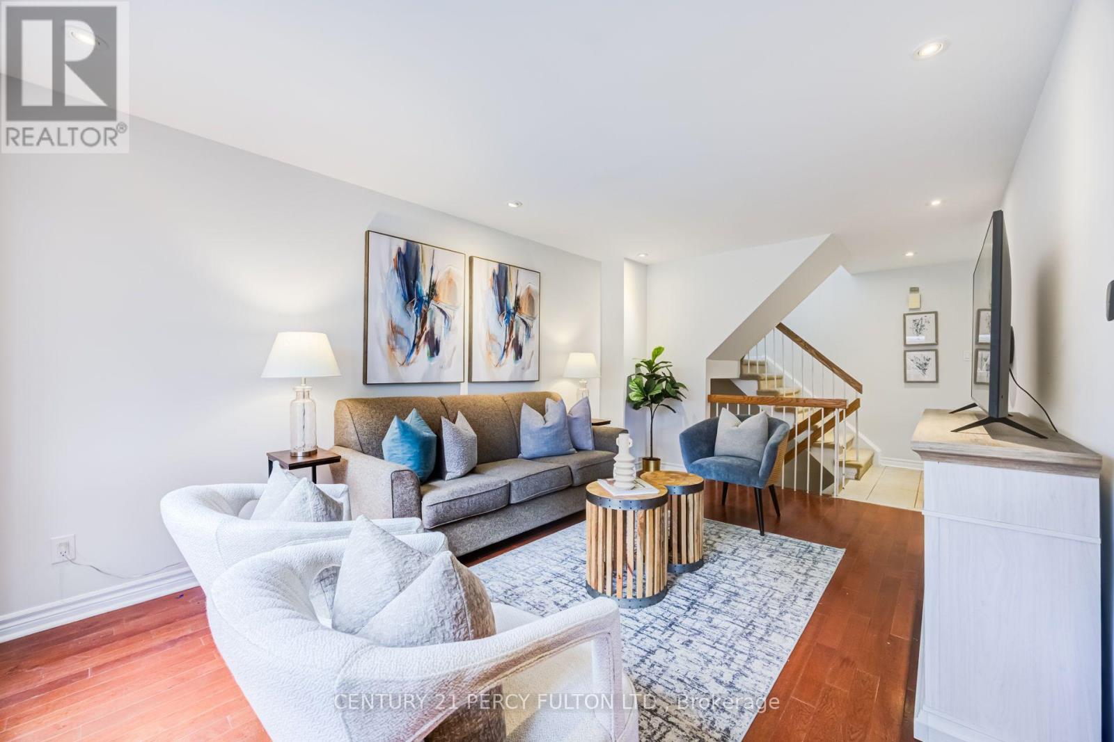 608 Beckworth Square, Pickering, Ontario  L1V 3X4 - Photo 4 - E13799146