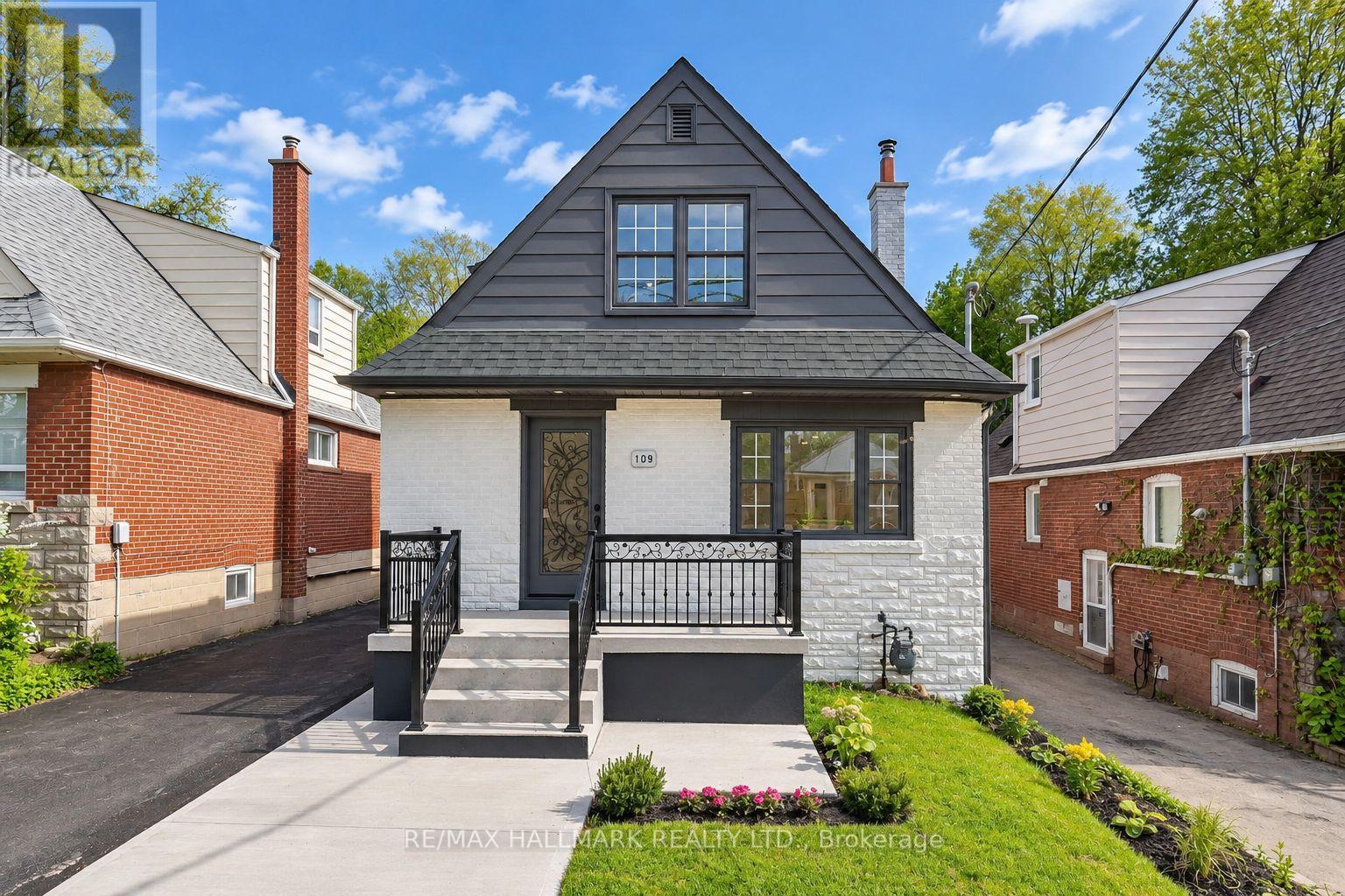 109 Glencrest Boulevard, Toronto, Ontario  M4B 1L9 - Photo 2 - E13799220