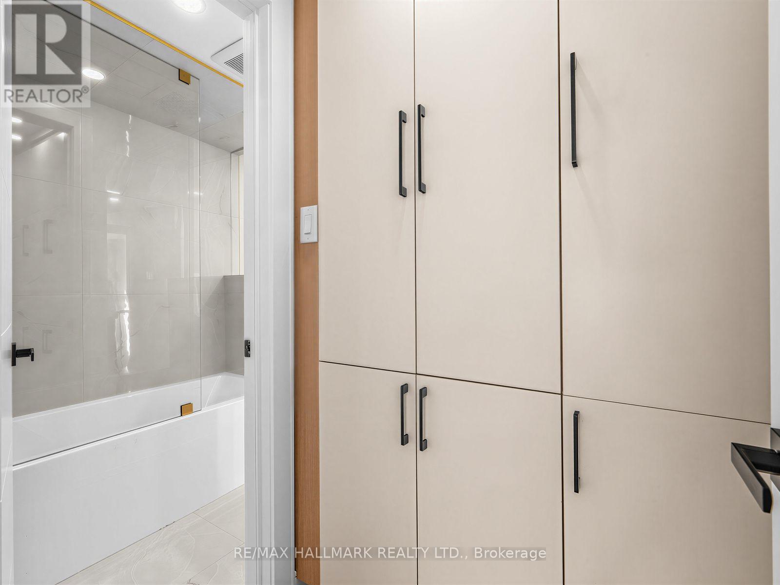 109 Glencrest Boulevard, Toronto, Ontario  M4B 1L9 - Photo 23 - E13799220