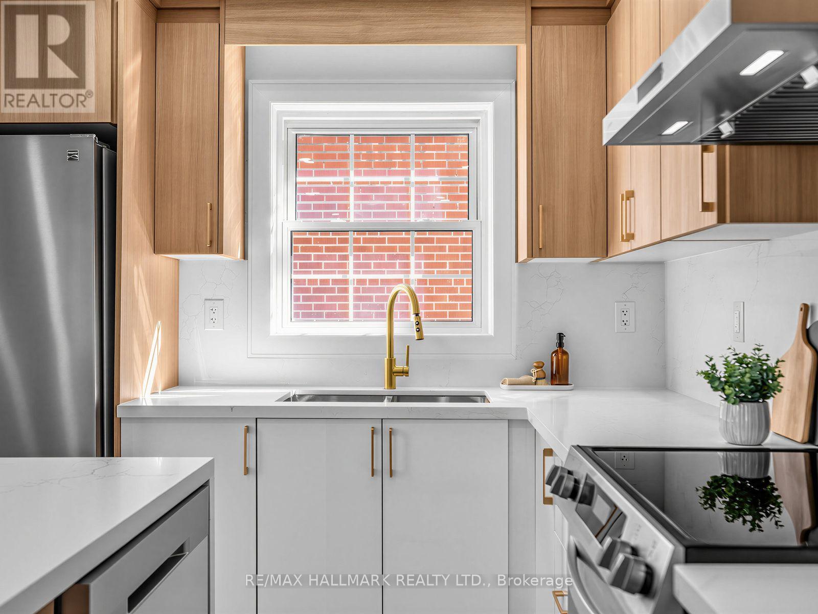 109 Glencrest Boulevard, Toronto, Ontario  M4B 1L9 - Photo 8 - E13799220