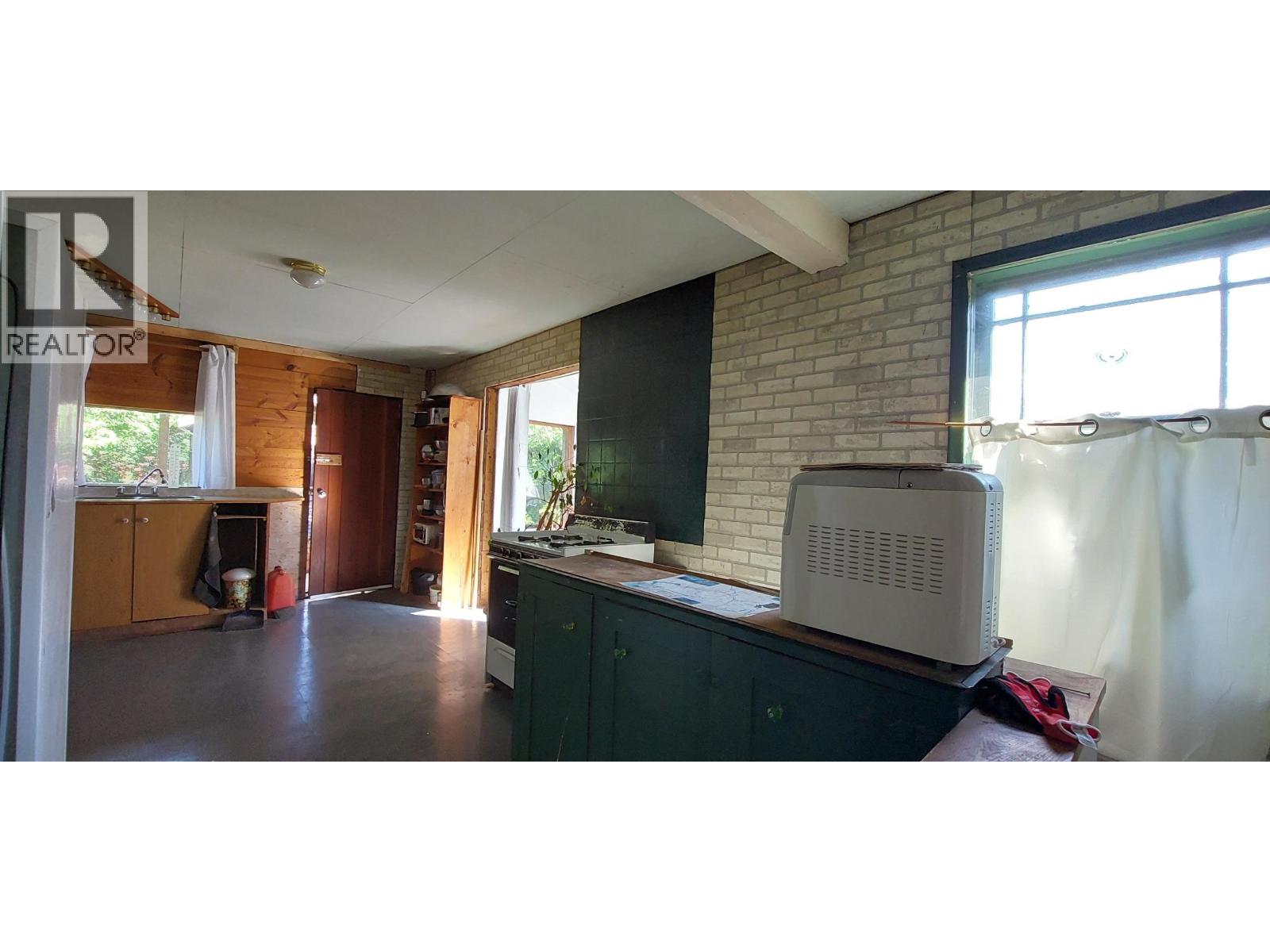 616 Cliff Street, Bella Coola, British Columbia  V0T 1C0 - Photo 2 - R3166835