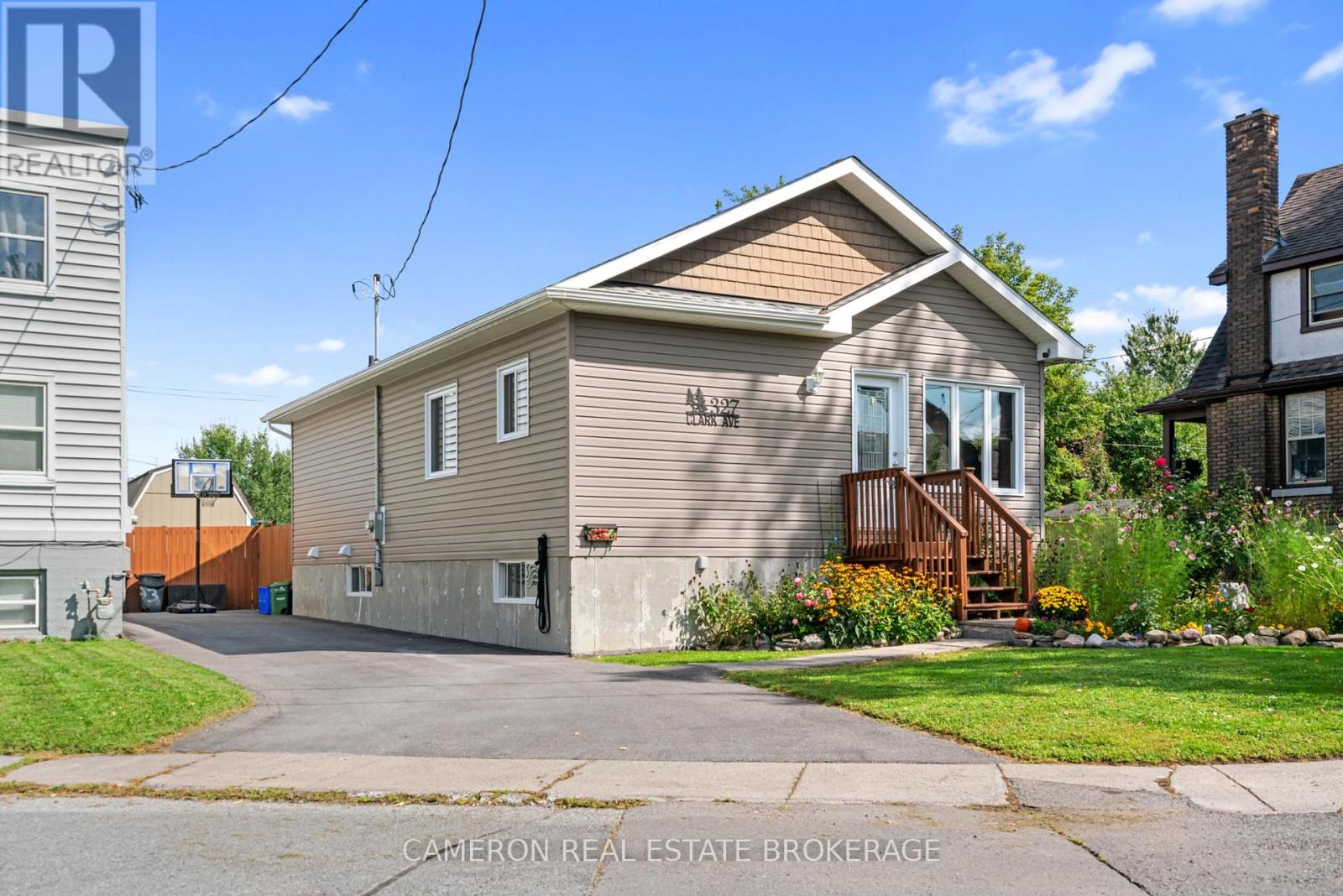327 CLARKE AVENUE, Cornwall, Ontario