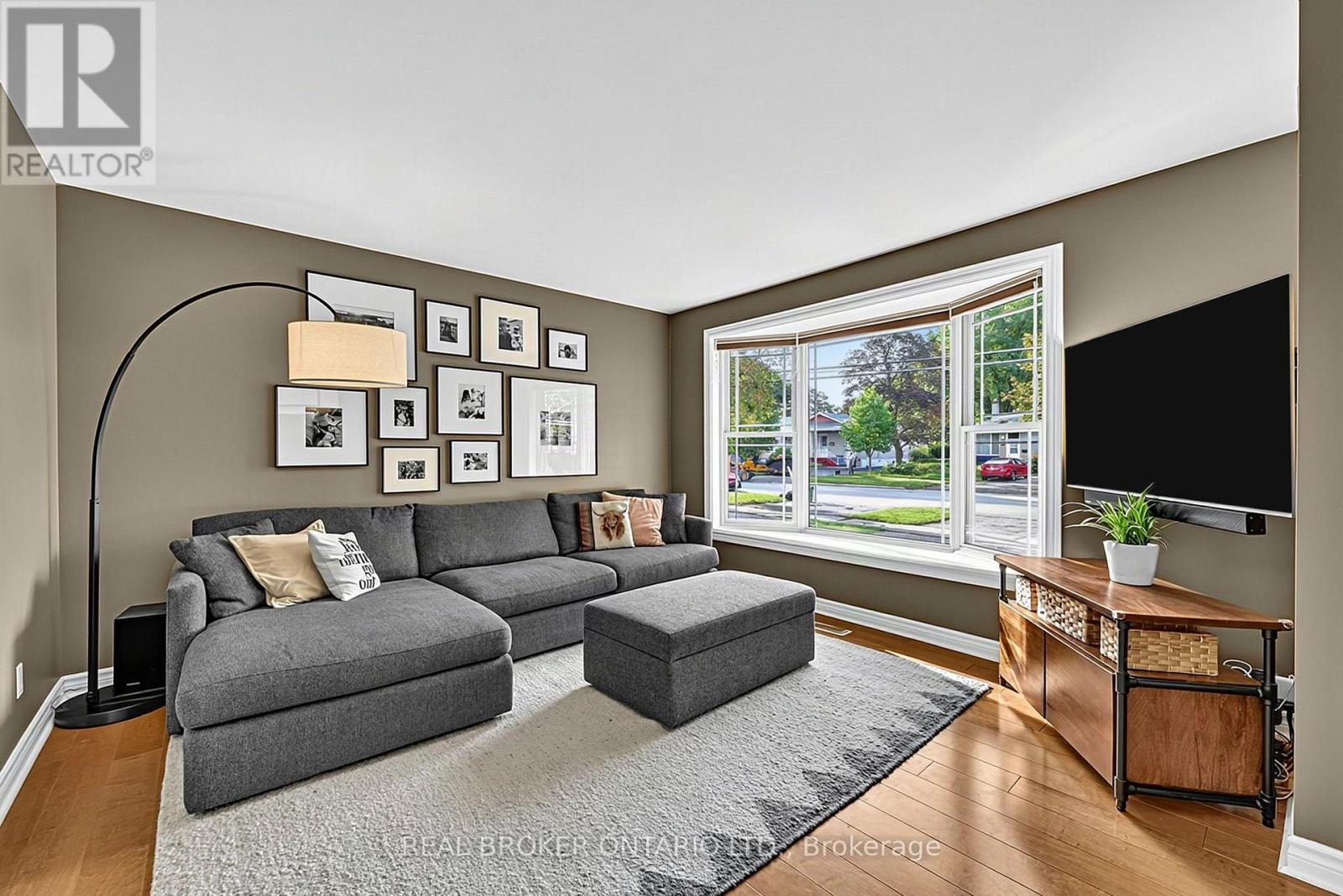 110 Murray Drive, Aurora, Ontario  L4G 2C5 - Photo 4 - N13799092
