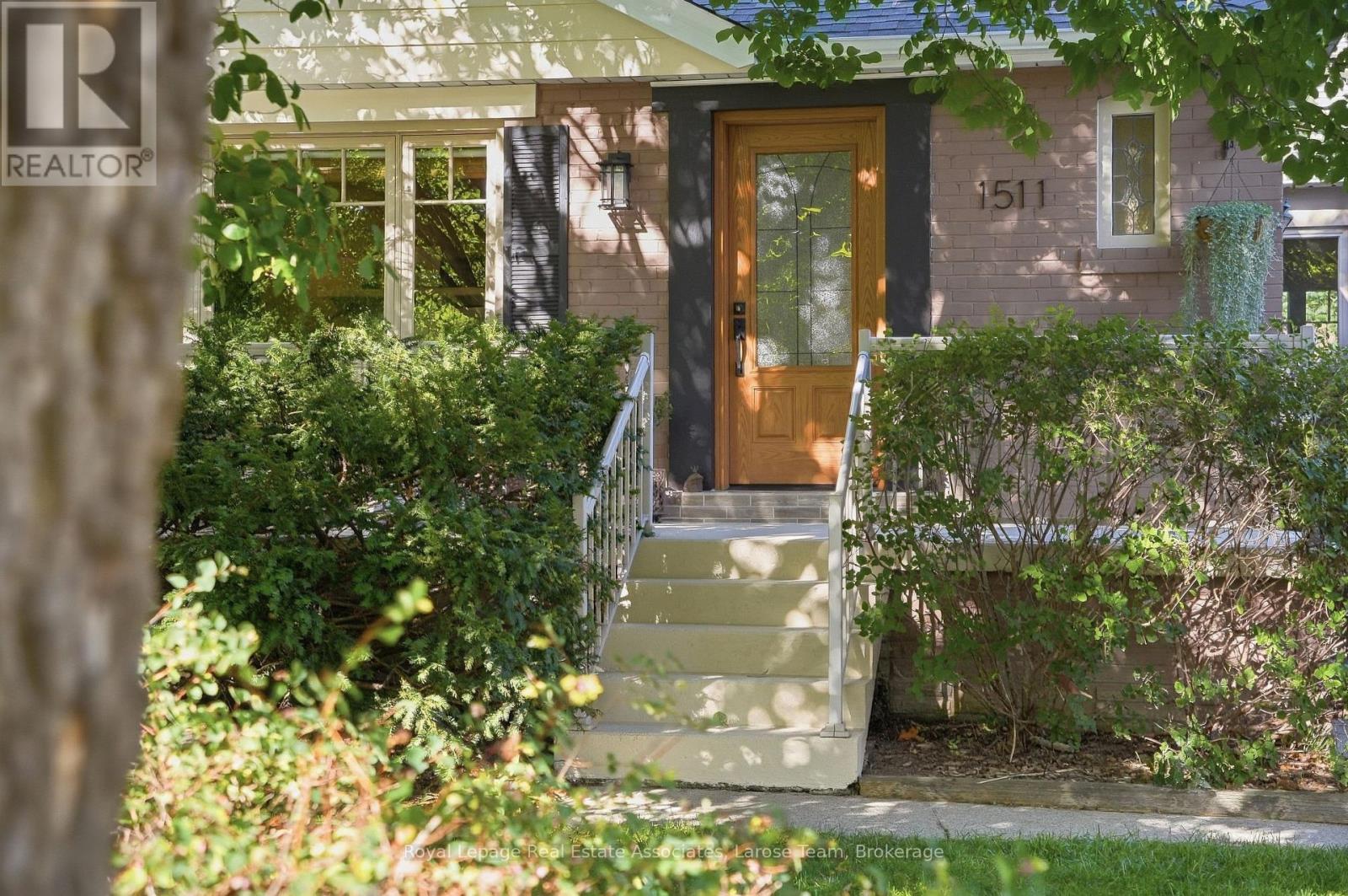 1511 Leda Avenue, Mississauga, Ontario  L5G 4B9 - Photo 3 - W13799000