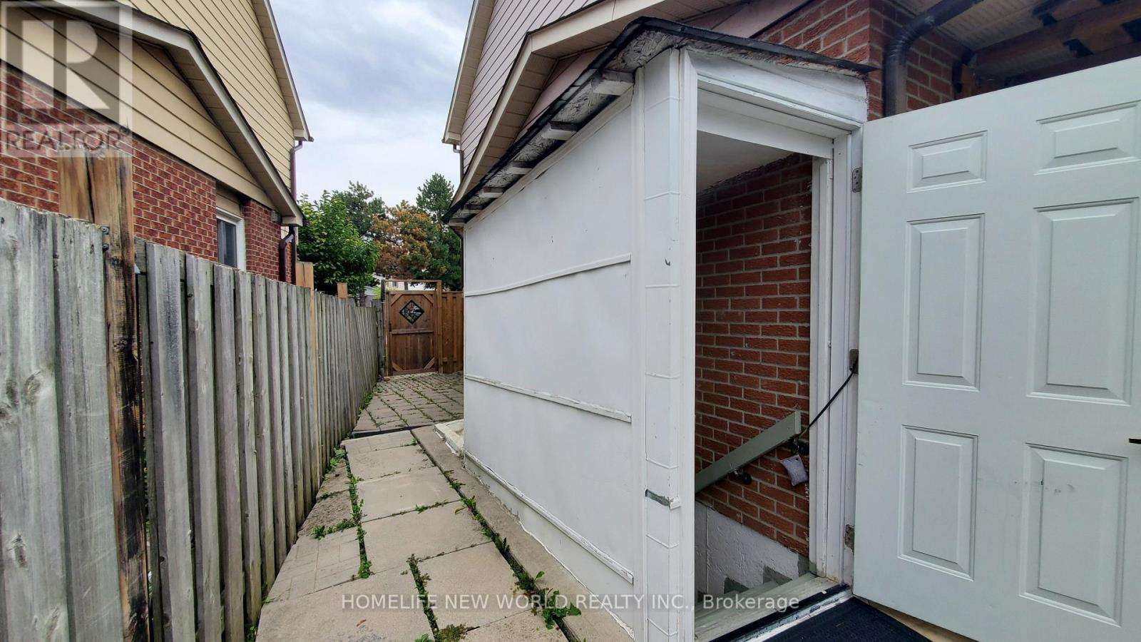 Basement - 4032 Teakwood Drive, Mississauga, Ontario  L5C 3T5 - Photo 12 - W13799036