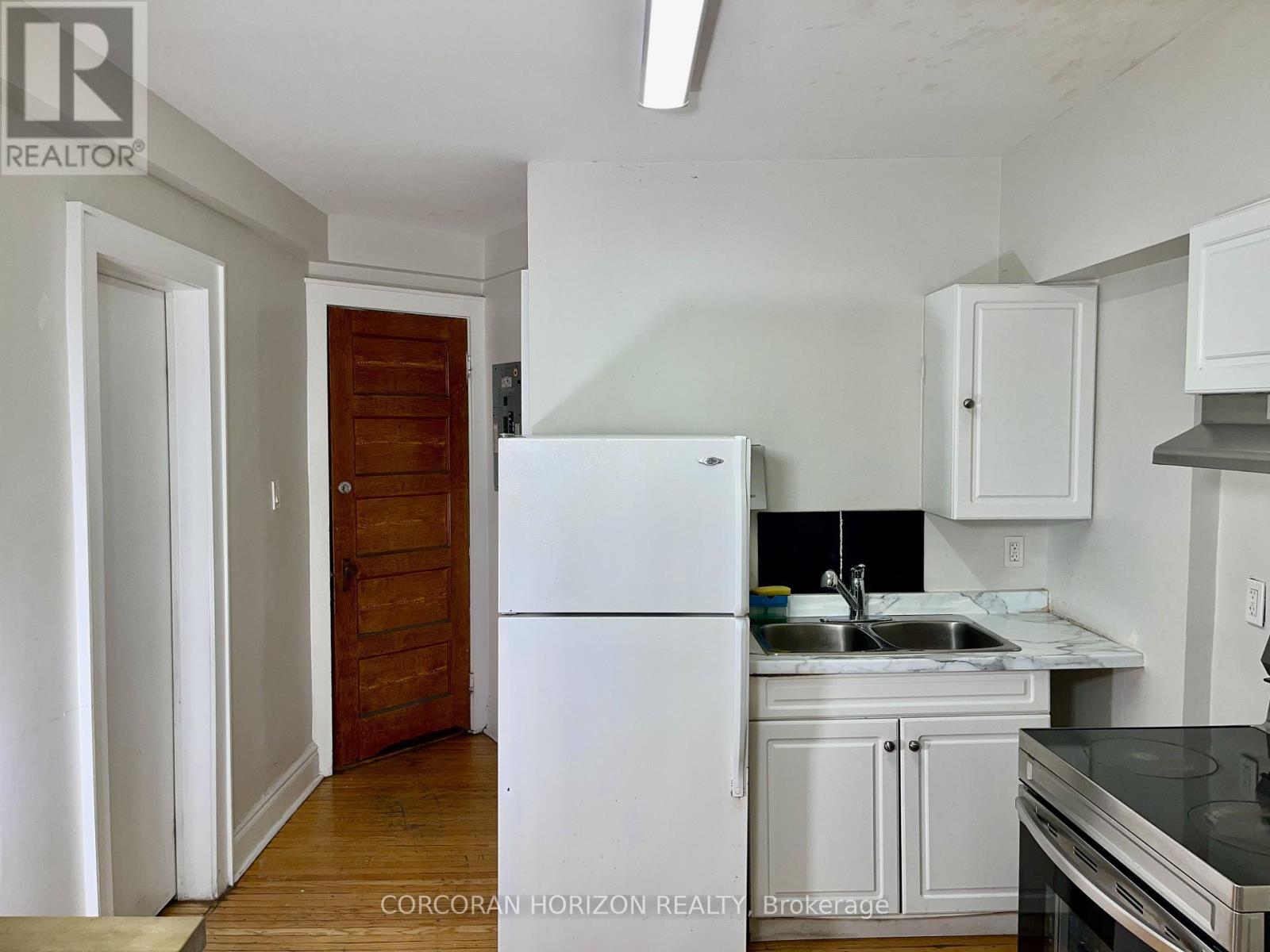 3 - 2257 Dundas Street W, Toronto, Ontario  M6R 1X6 - Photo 4 - W13799058