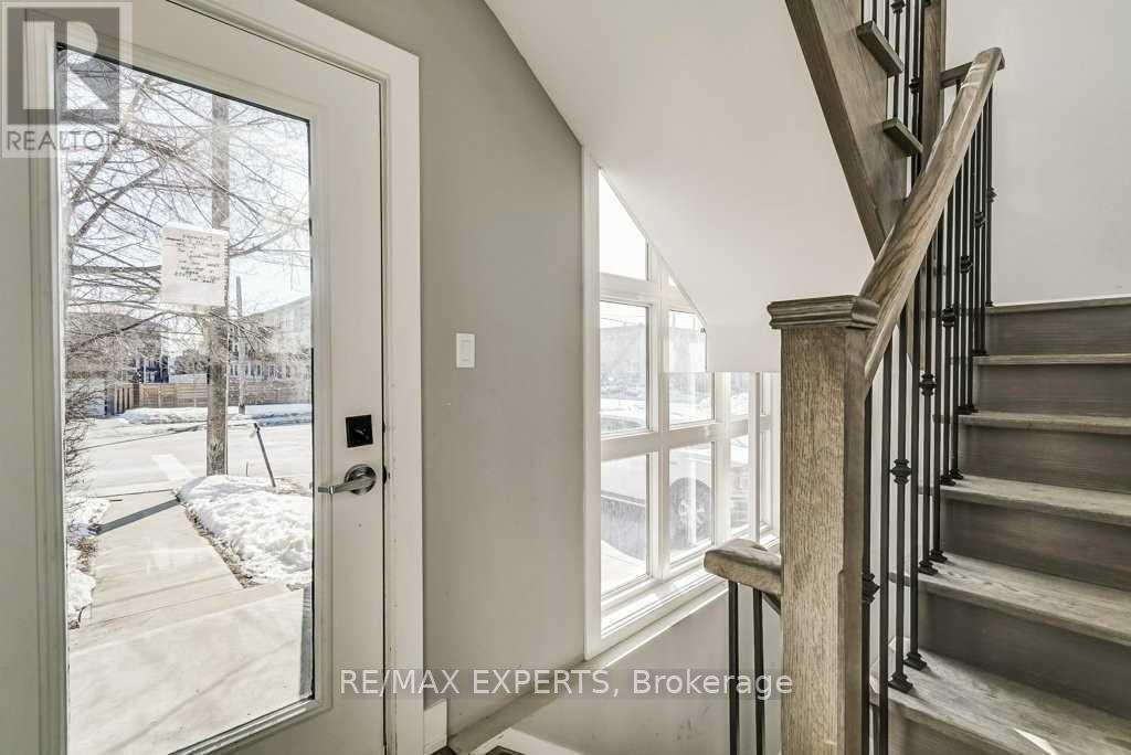 Upper - 2 Hyde Avenue, Toronto, Ontario M6M 1J3 - Photo 2 - W13799224