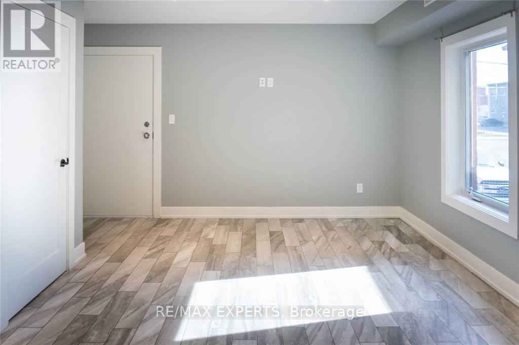 Upper - 2 Hyde Avenue, Toronto, Ontario M6M 1J3 - Photo 5 - W13799224