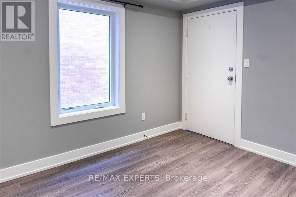 Upper - 2 Hyde Avenue, Toronto, Ontario M6M 1J3 - Photo 7 - W13799224
