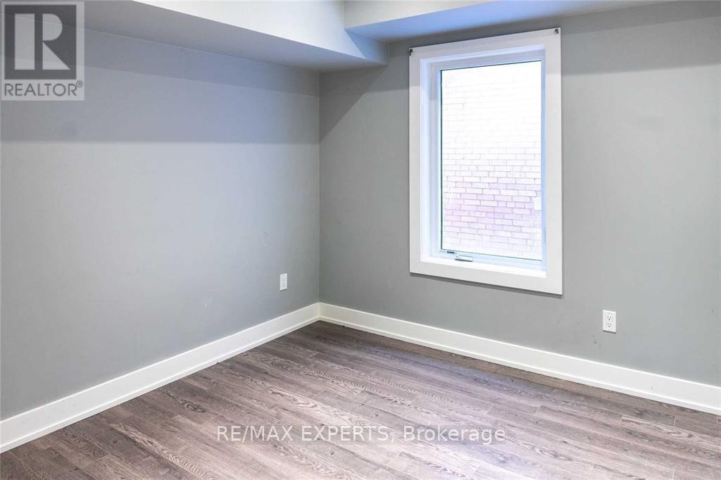 Upper - 2 Hyde Avenue, Toronto, Ontario M6M 1J3 - Photo 8 - W13799224