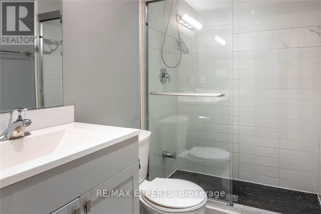 Upper - 2 Hyde Avenue, Toronto, Ontario M6M 1J3 - Photo 9 - W13799224
