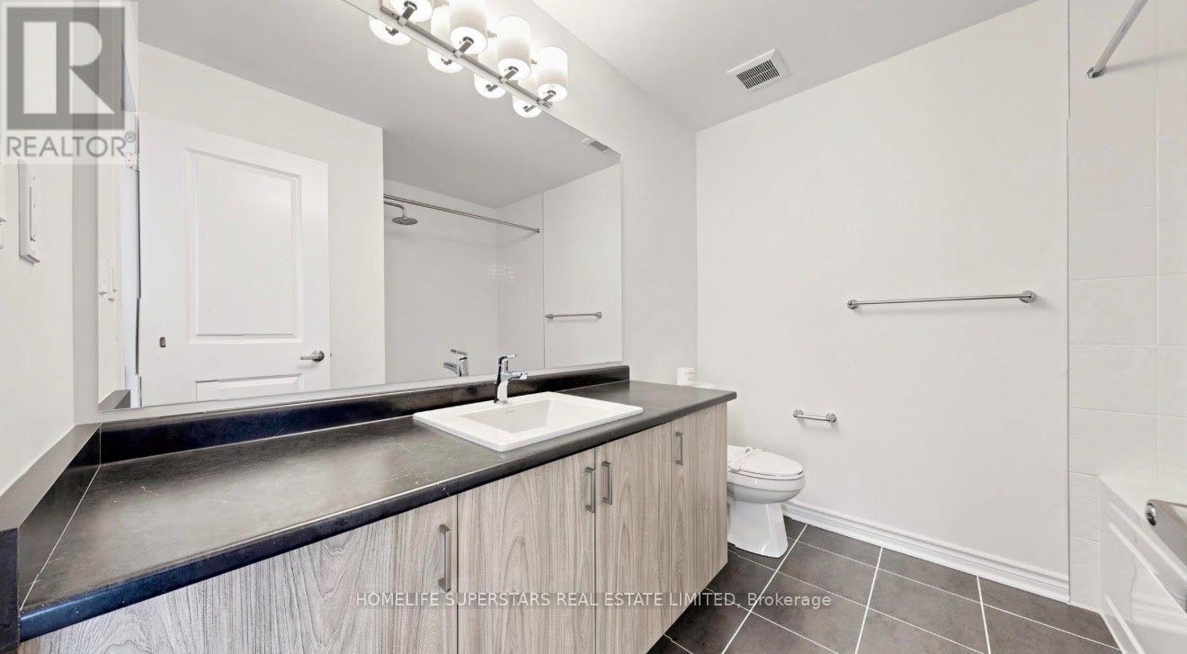Upper Unit - 96 Fieldfare Road, Brampton, Ontario  L7A 0B8 - Photo 2 - W13799270