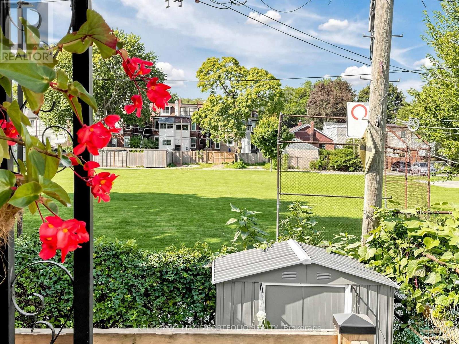 48 Hiltz Avenue, Toronto, Ontario  M4L 2N5 - Photo 43 - E13751906