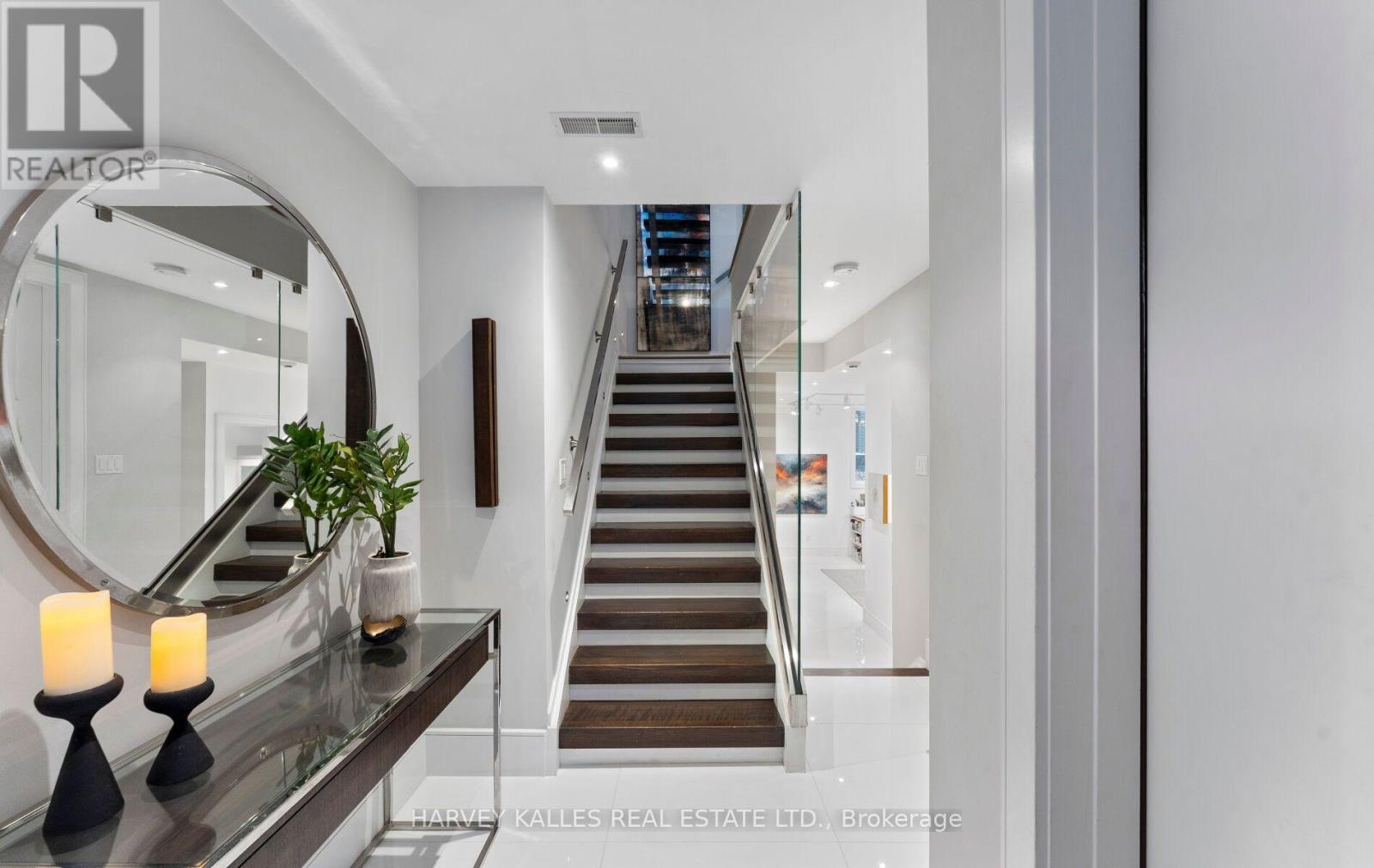 33 Tarlton Road, Toronto, Ontario  M5P 2M6 - Photo 4 - C13790816
